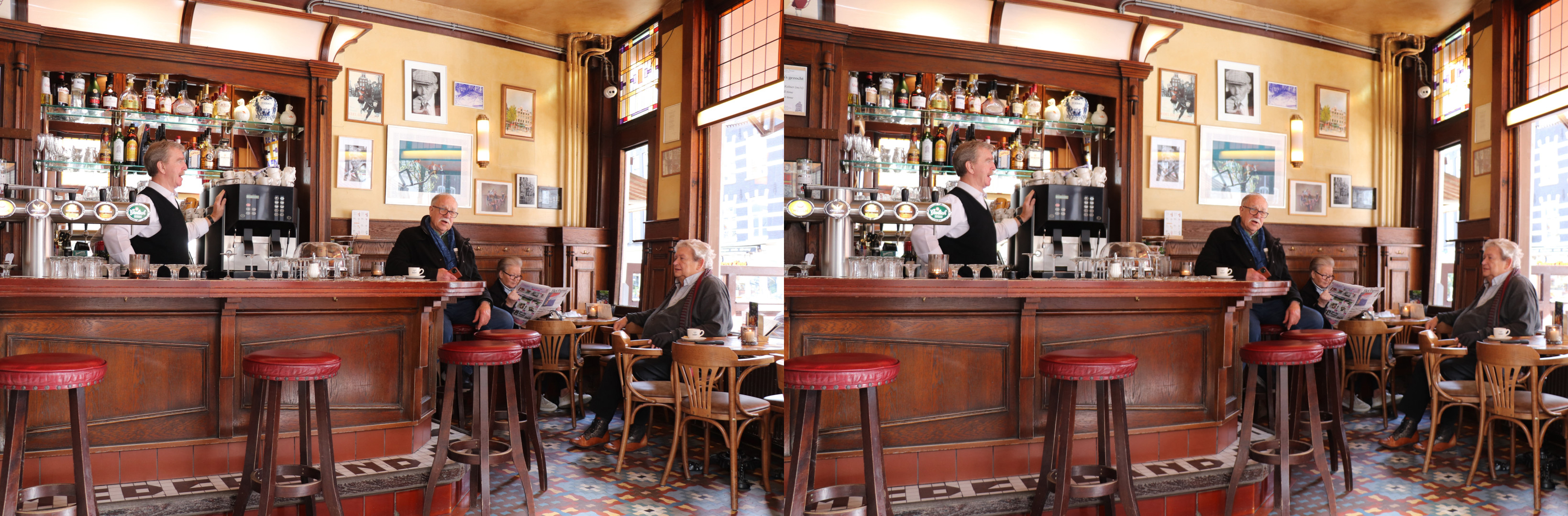Un café typique sur la 'Spui' (place)