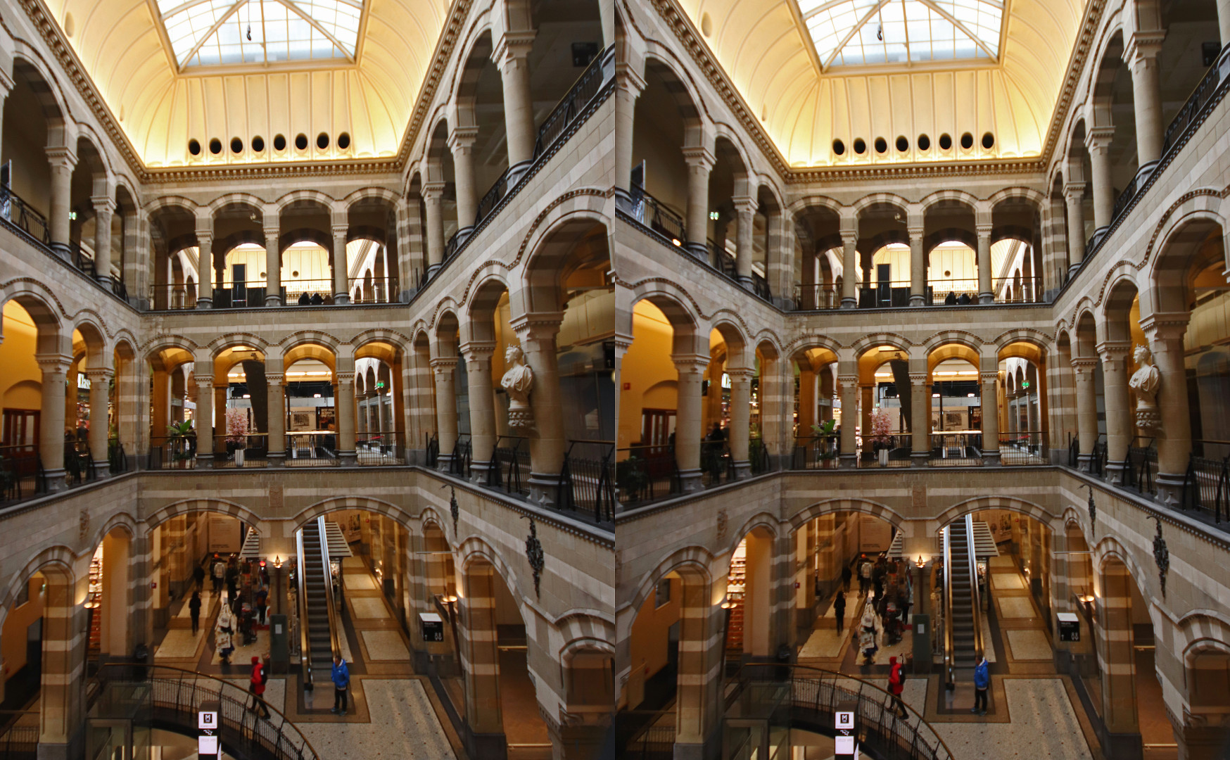 Intérieur de l'ancienne poste devenue grand magasin