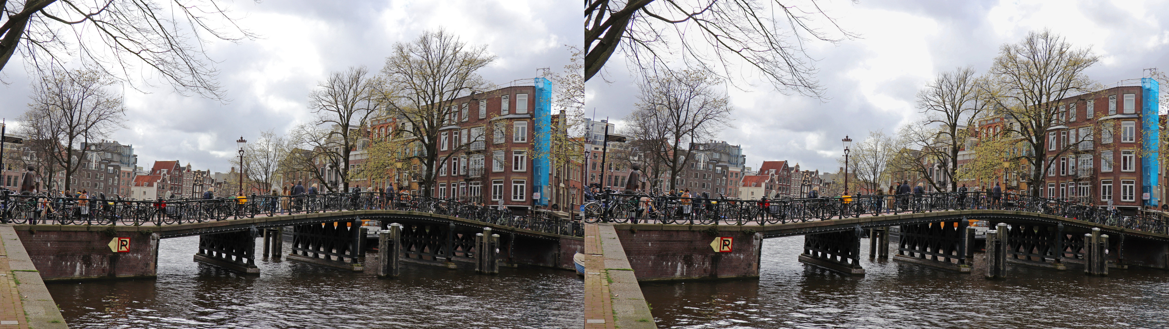Vue sur la Zuiderkerk, peinte par Monet, avec le pont sur lequel je passe