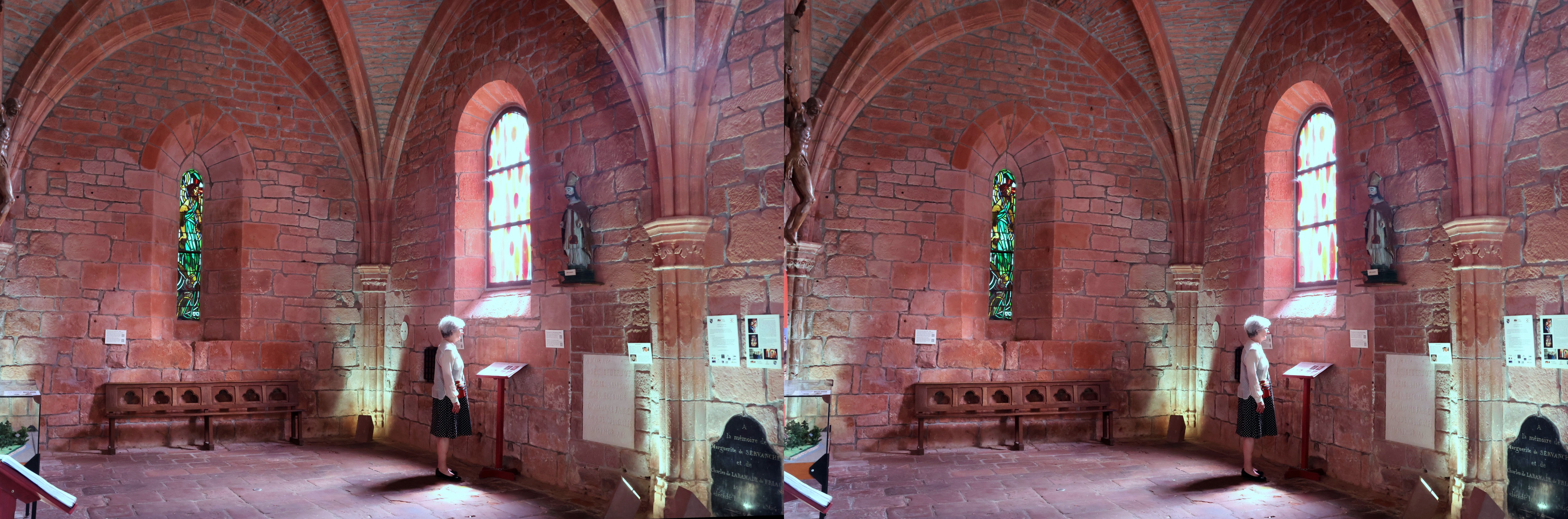 dessous le clocher de l'église Saint-Pierre