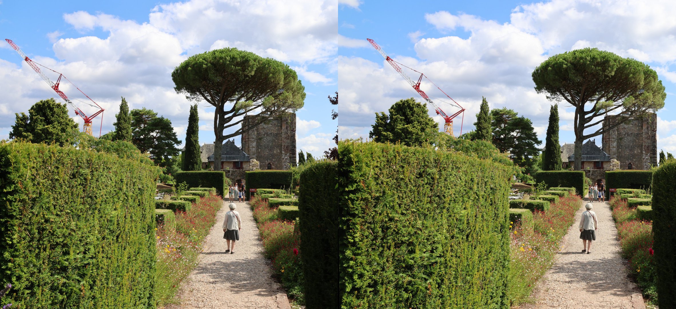 Une tour carrée, reste du château