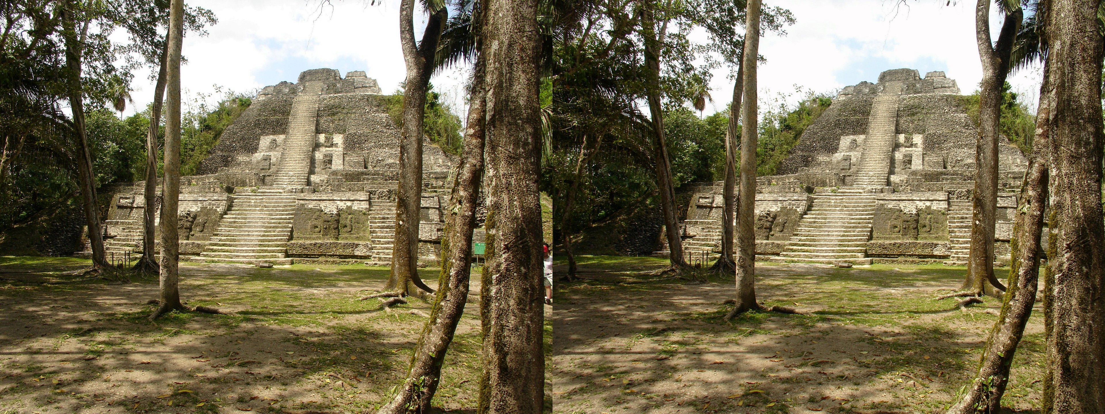 Site archéologique de Lamanai, la grande pyramide