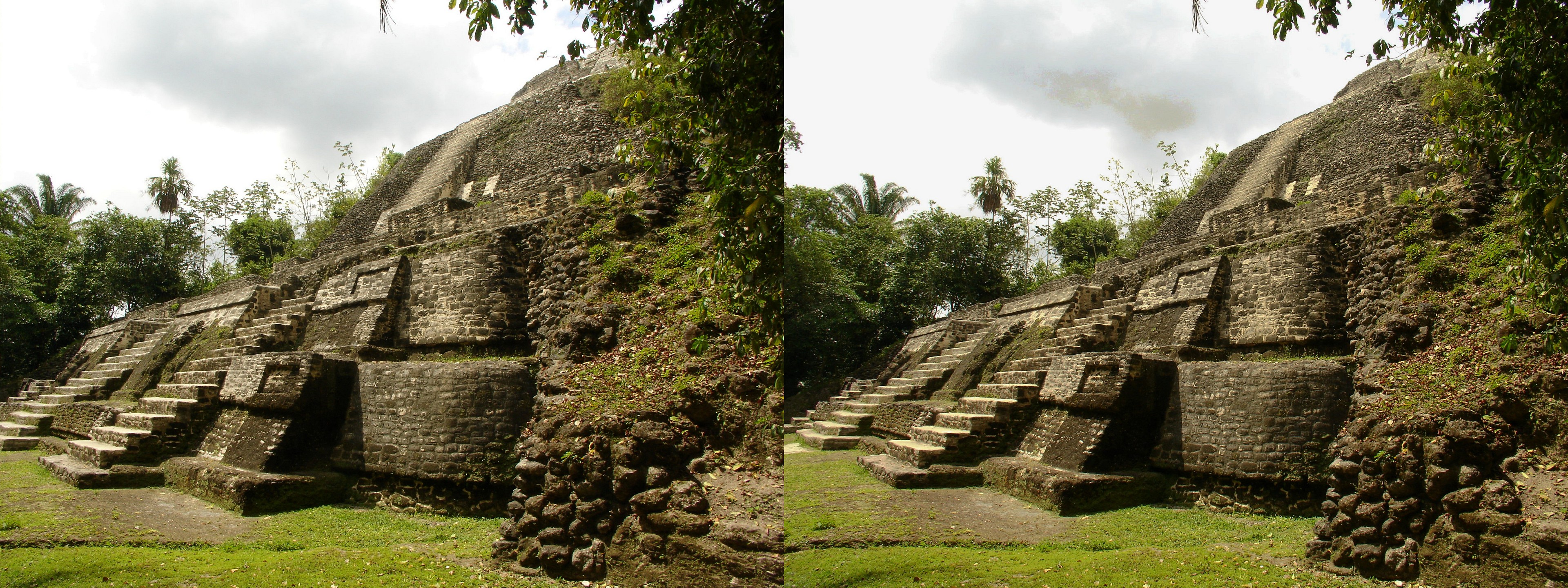 Site archéologique de Lamanai, au pied de la grande pyramide