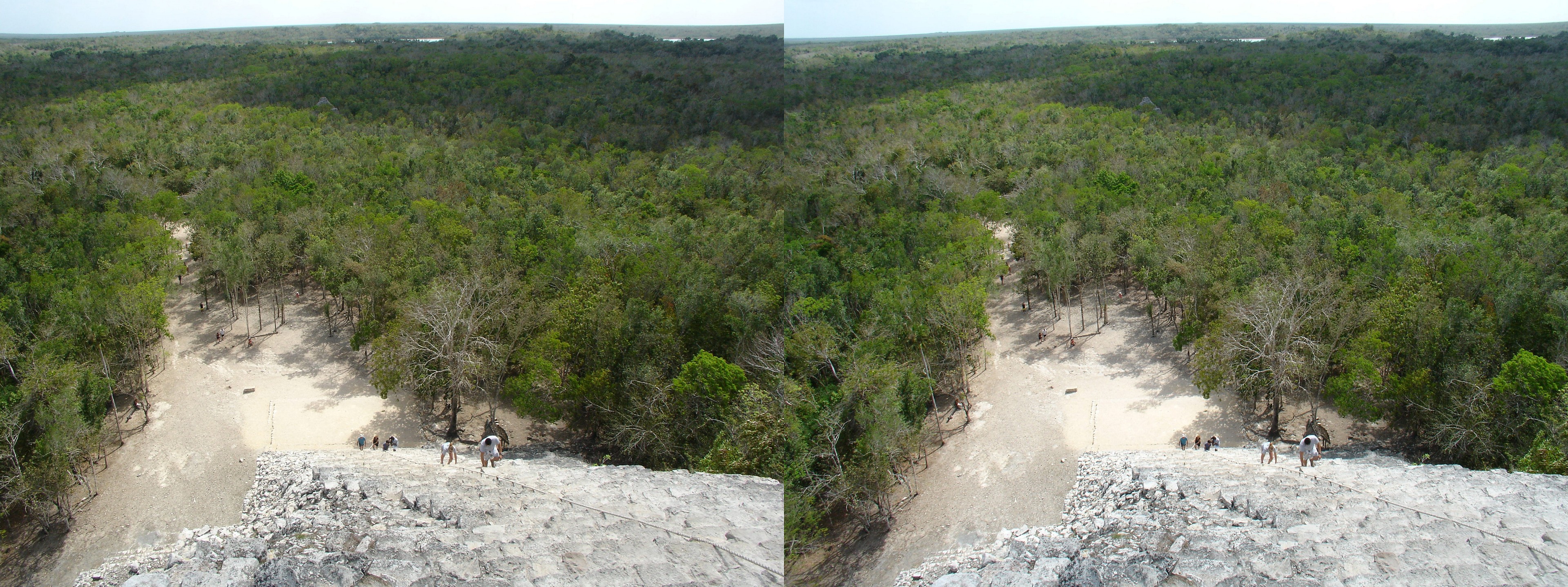 Vue de la montée à la grande pyramide Nohoch Mul