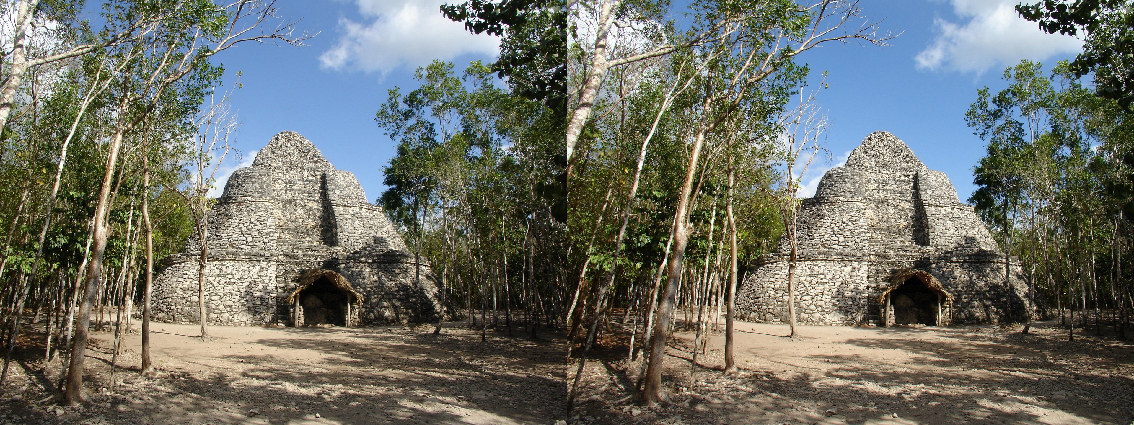 Une pyramide du site