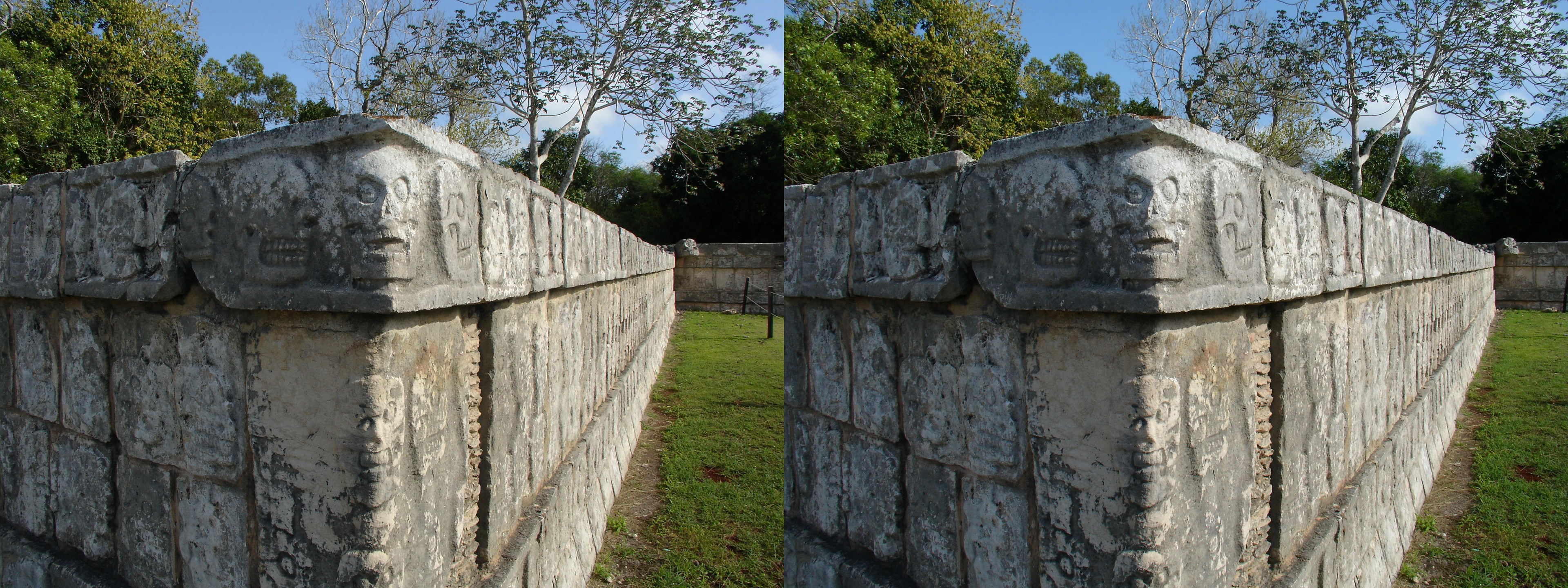 Mur orné de têtes de mort
