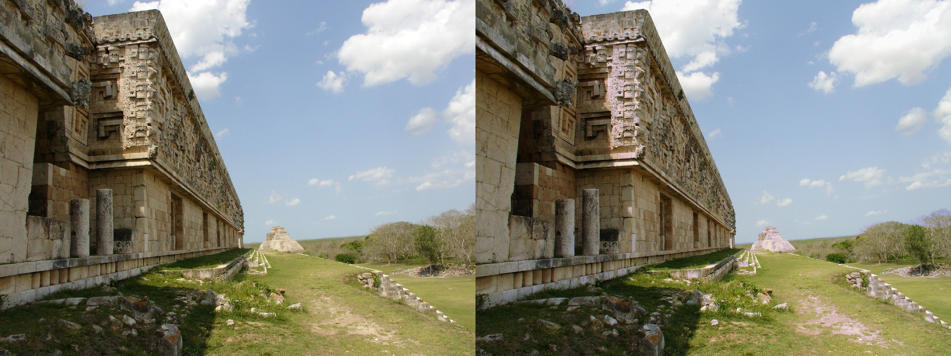 Le Palais du Gouverneur et la pyramide du Devin dans le fond