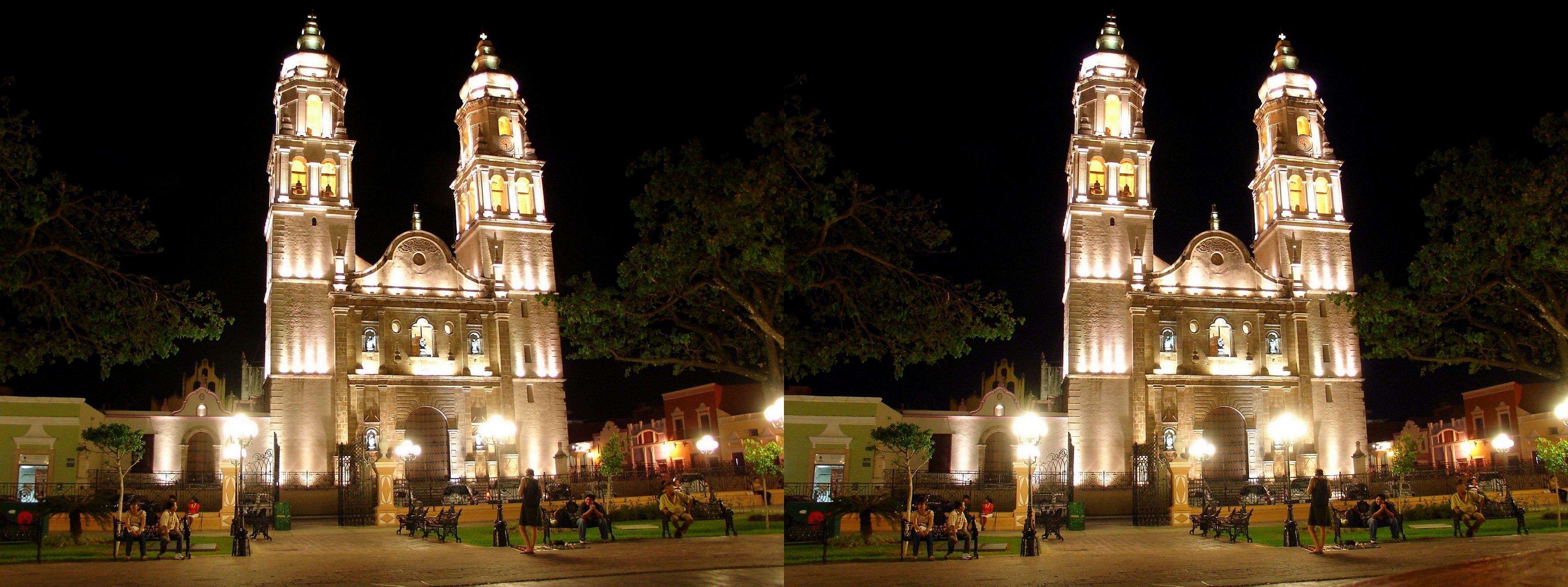 La cathédrale Nuestra Señora de la Purisima Concepción de nuit.