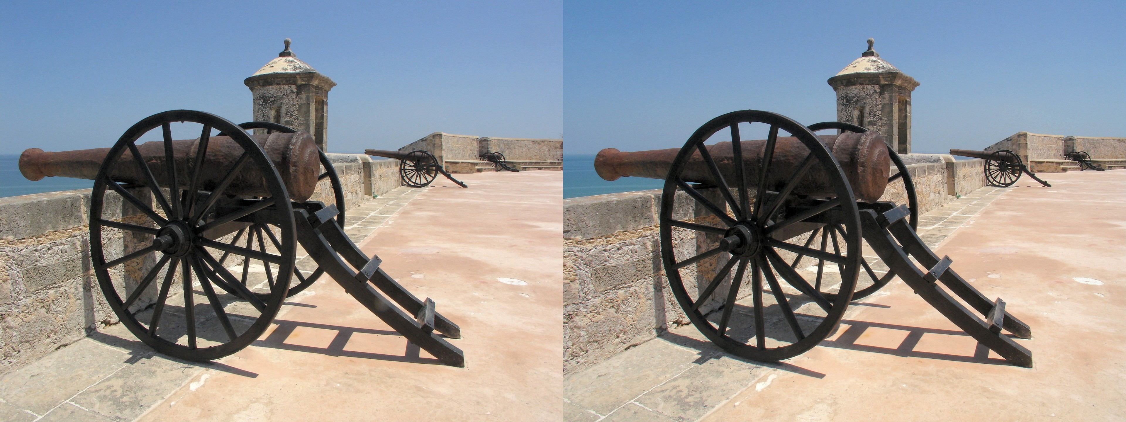 Vieux canon sur le toit du Fort San Miguel.