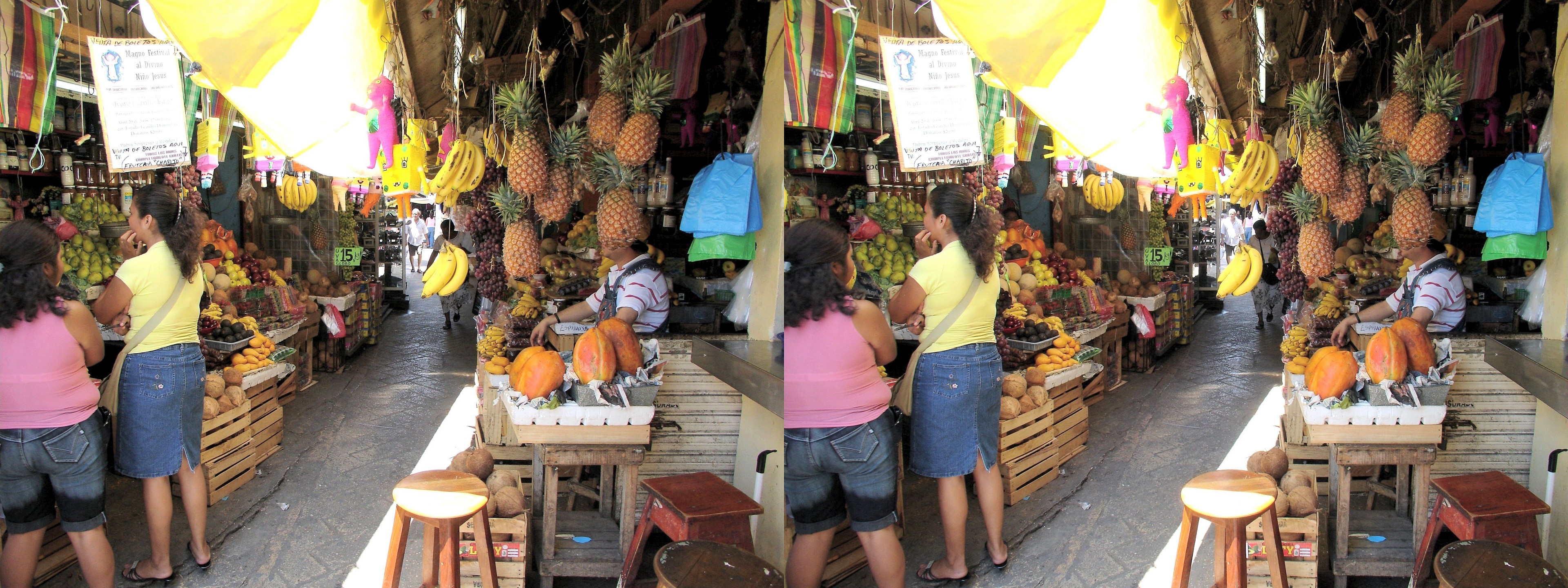 Vendeurs de fruits et légumes au marché.