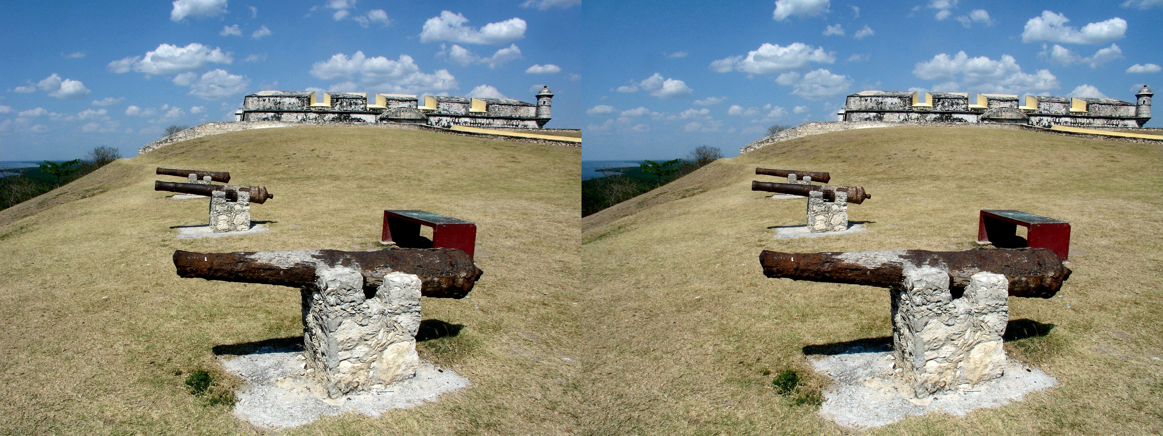 Vieux canons près du Fort San José El Alto.