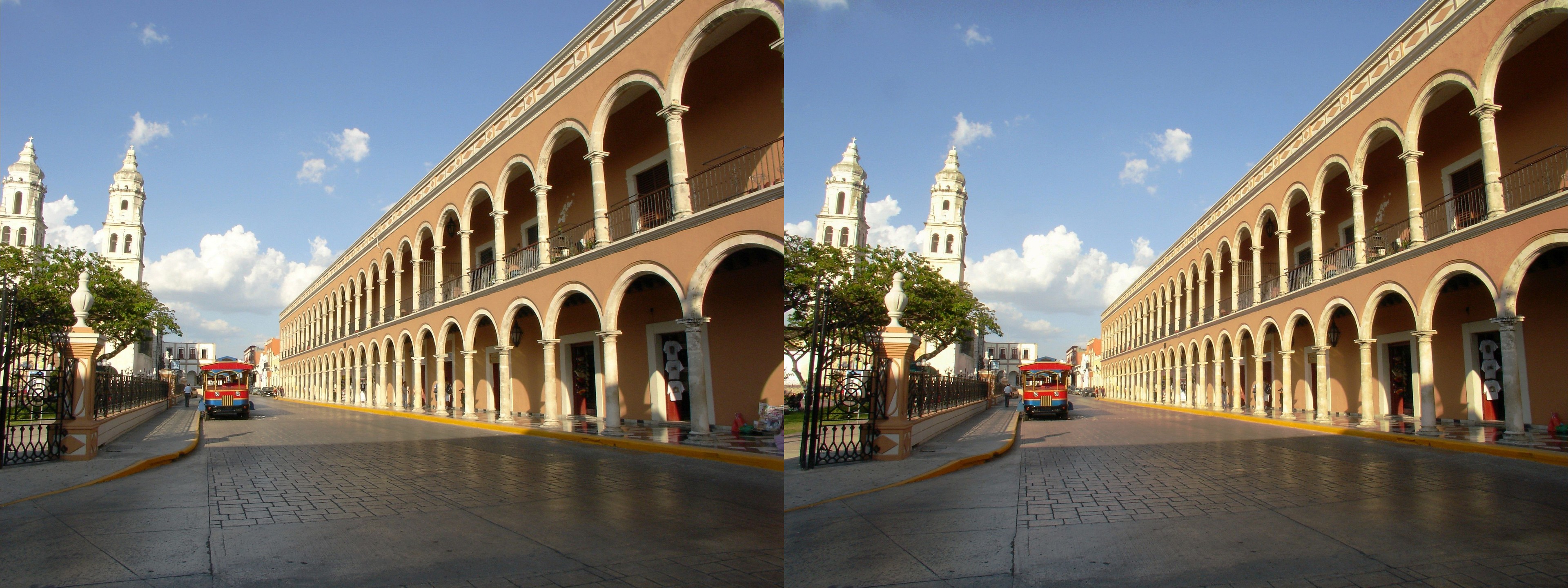 Les arcades du Zocalo et la cathédrale Nuestra Señora de la Purisima Concepción.
