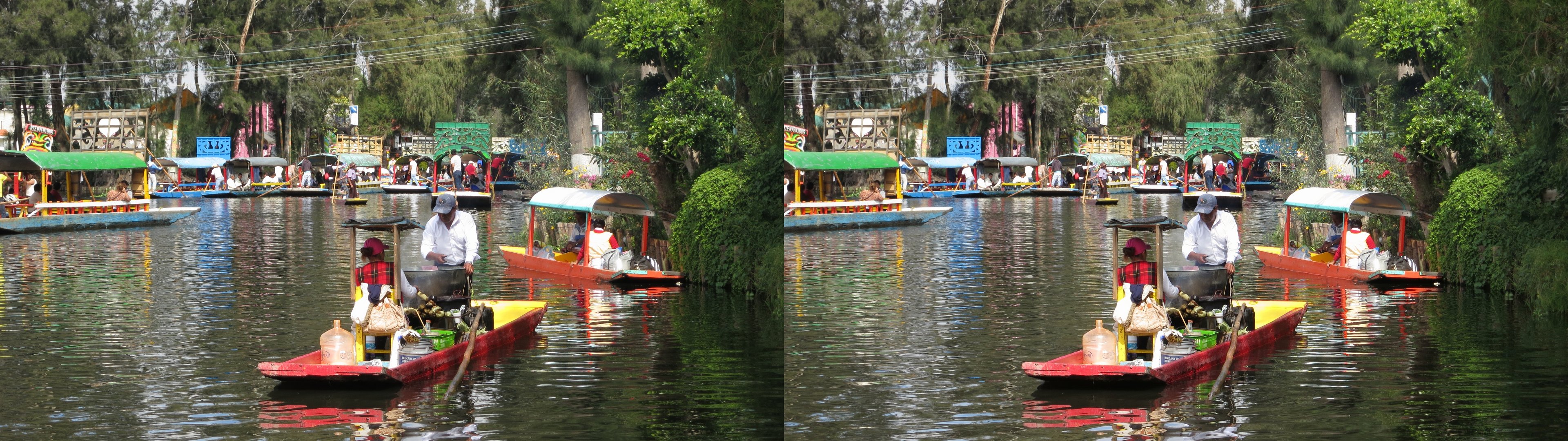 Xochimilco, trajinera-cuisine