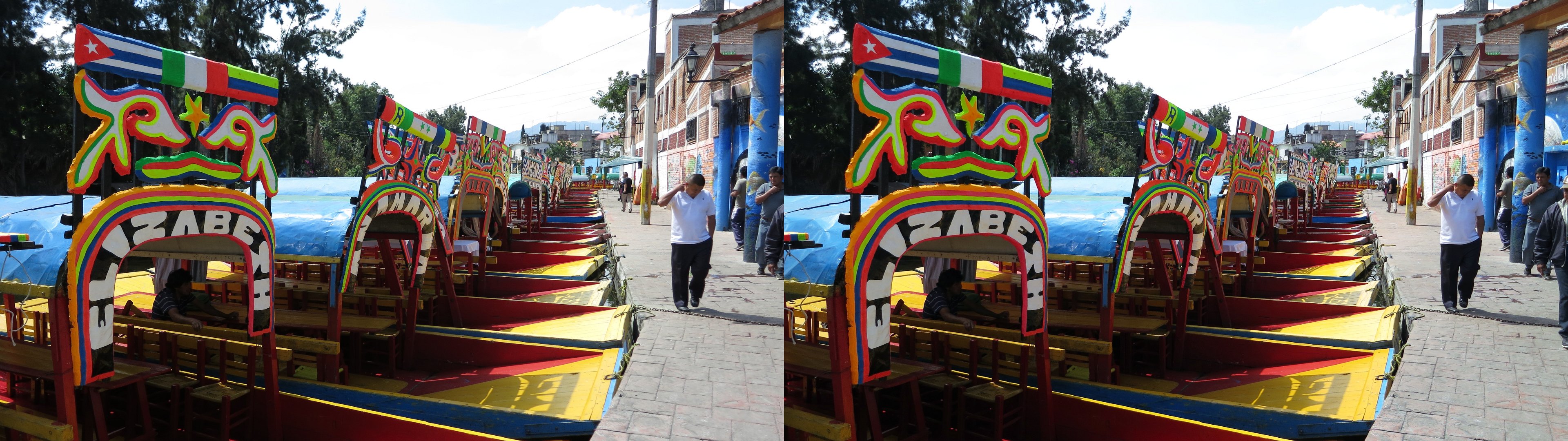 Xochimilco, les trajineras alignées à l'embarcadère Sans Cristobal