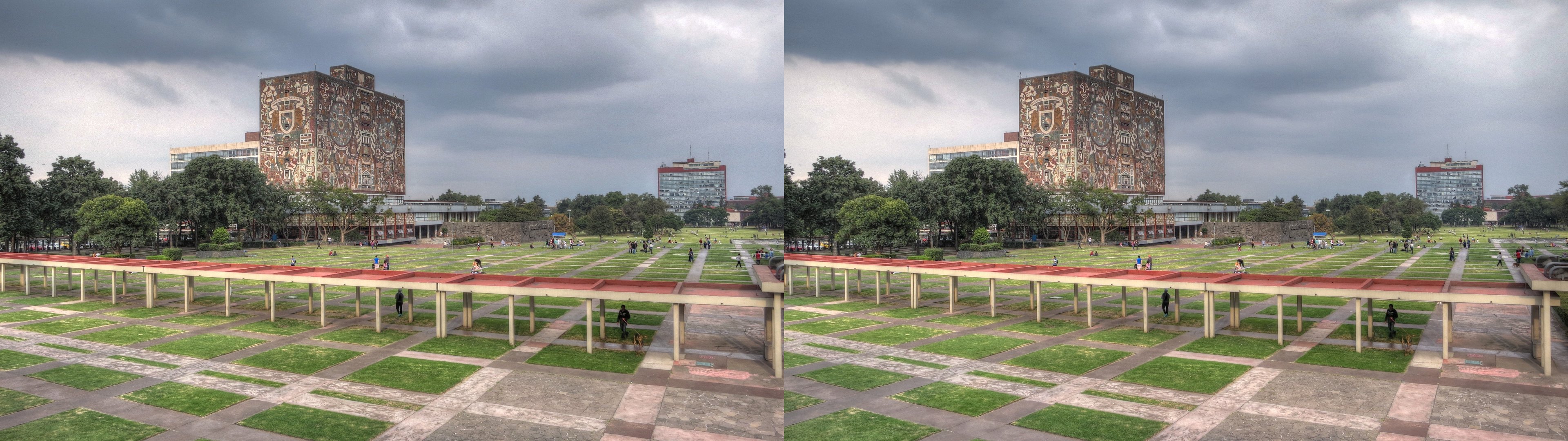 UNAM, la place devant la bibliothèque centrale