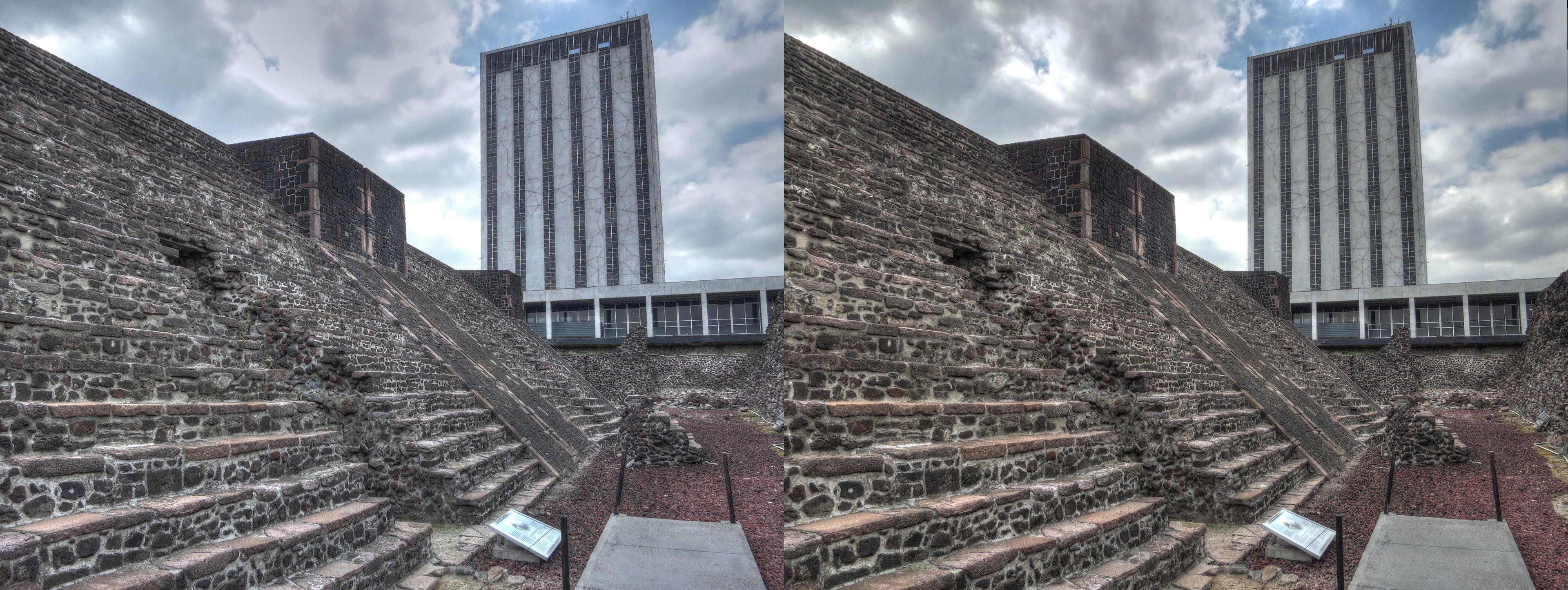 Site archéologique de Tlatelolco et la tour du Centre Culturel Universitaire