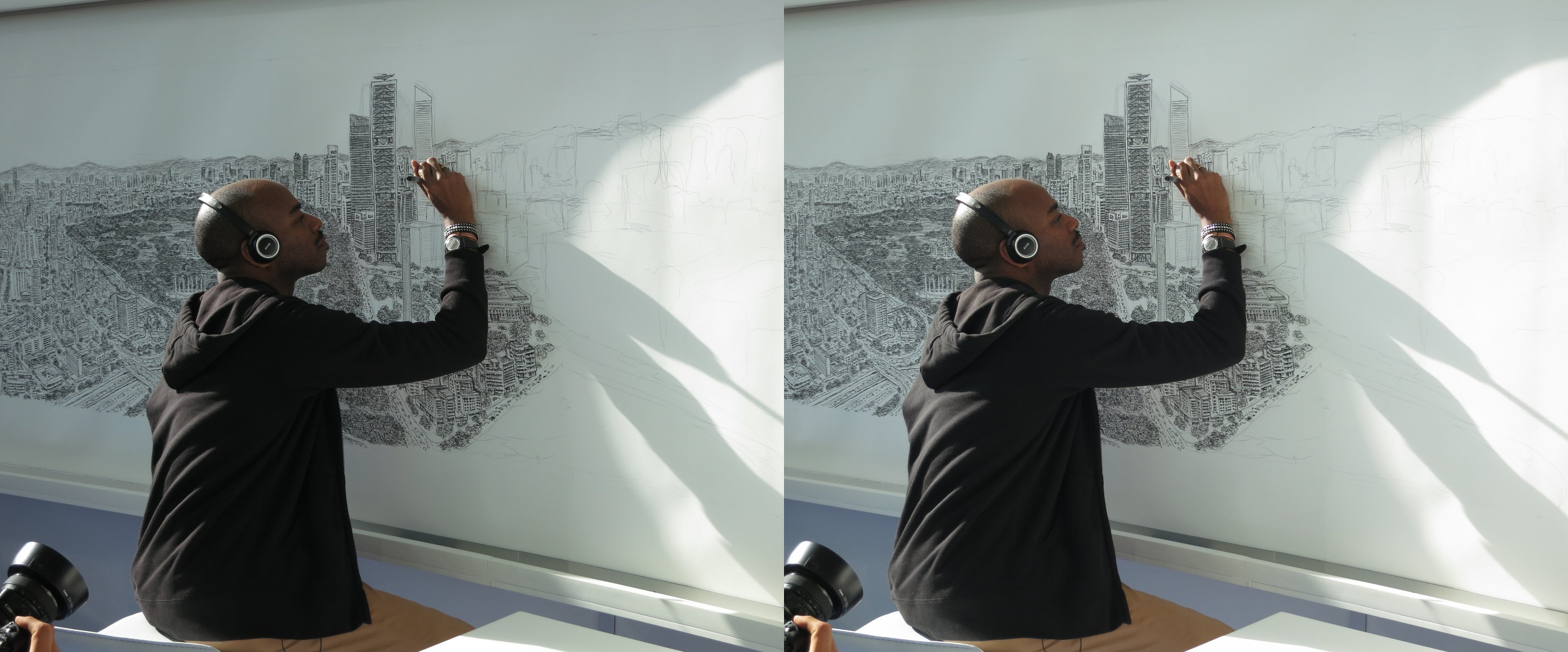 L'artiste britannique Stephen Wiltshire en train de dessiner de mémoire le panorama de la ville de Mexico.