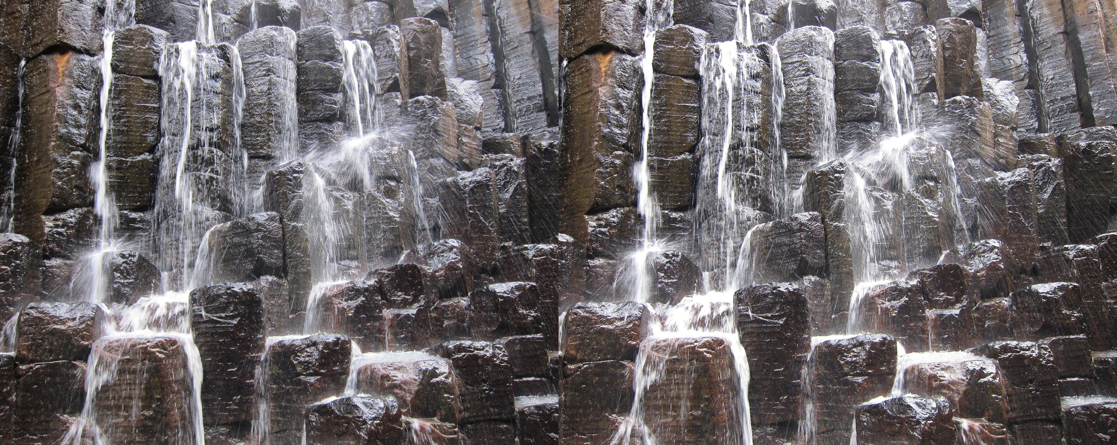 Prismes basaltiques de Santa María Regla, eau coulant sur les prismes