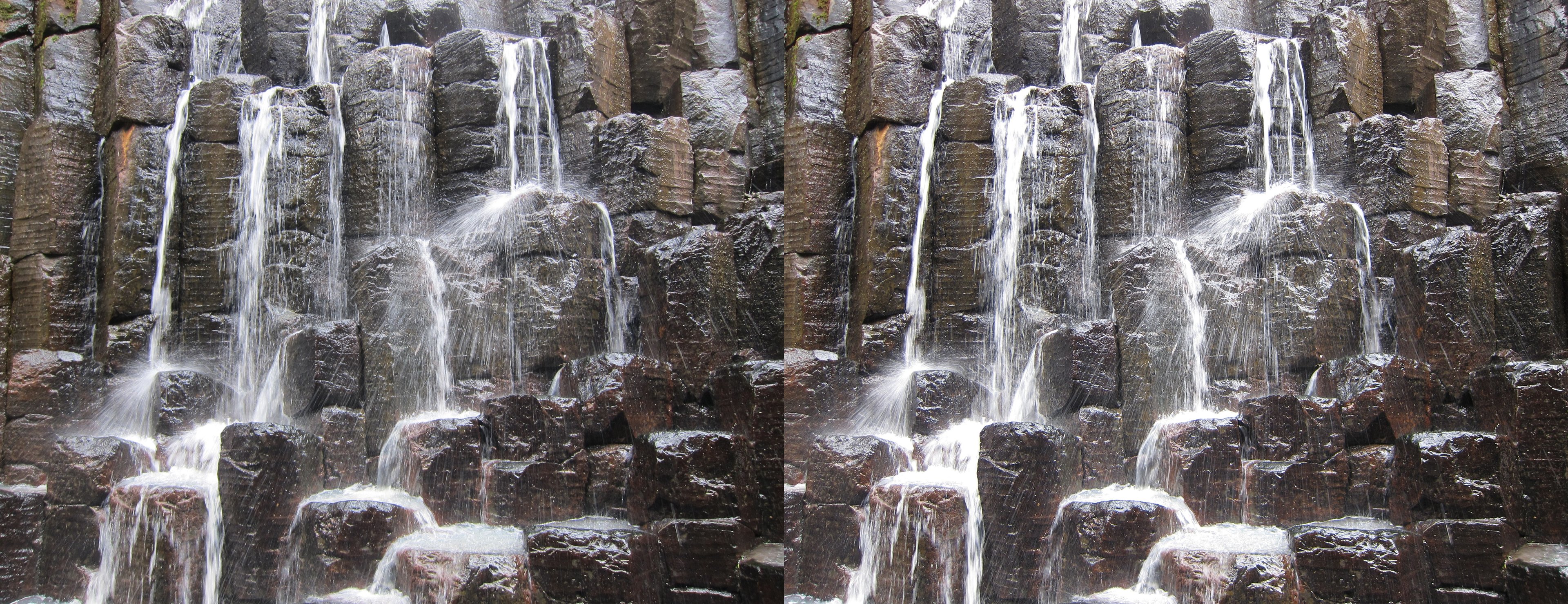 Prismes basaltiques de Santa María Regla, eau coulant sur les prismes