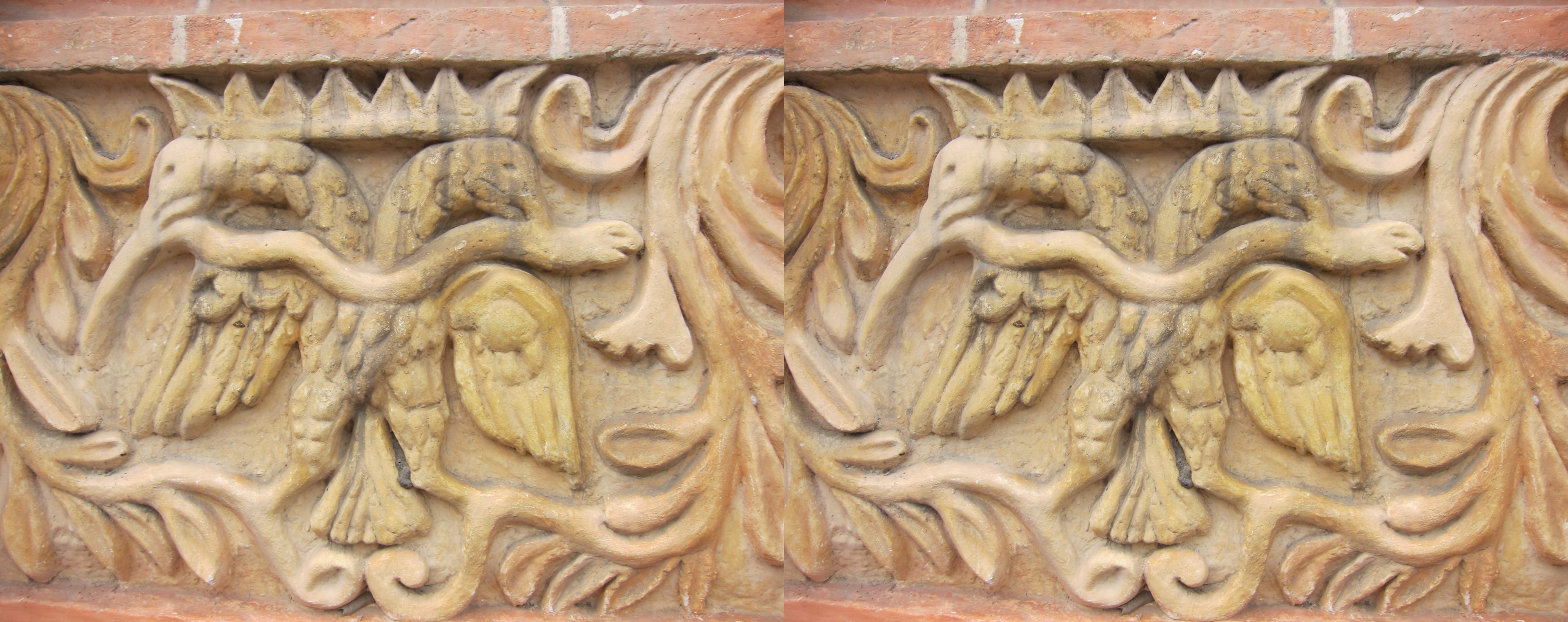 Détail des sculptures du porche de l'église