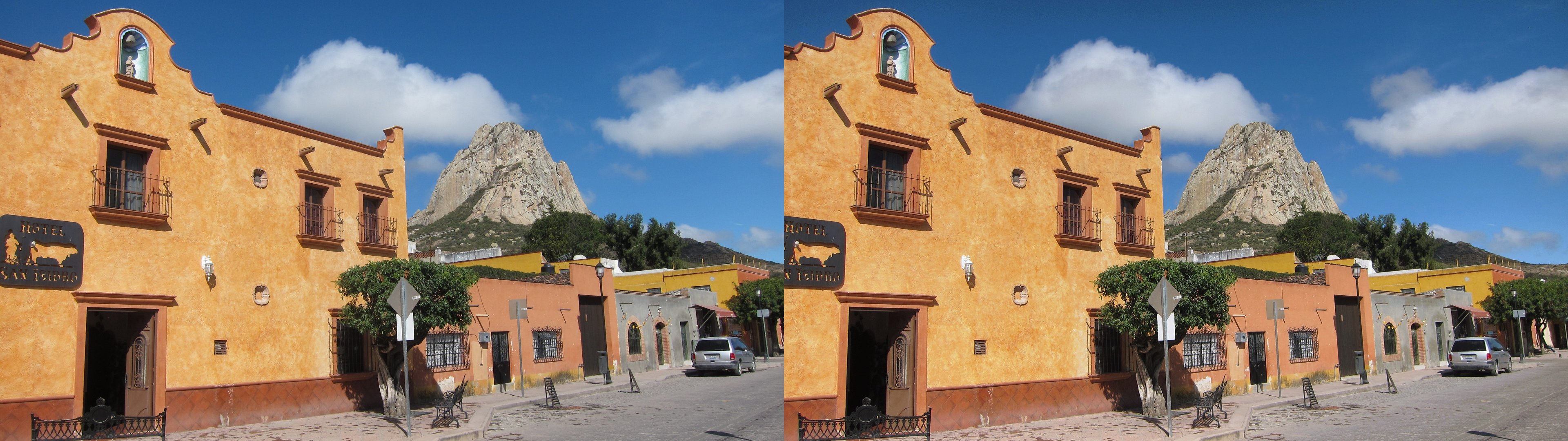 L'hôtel San Isidro et la Peña de Bernal