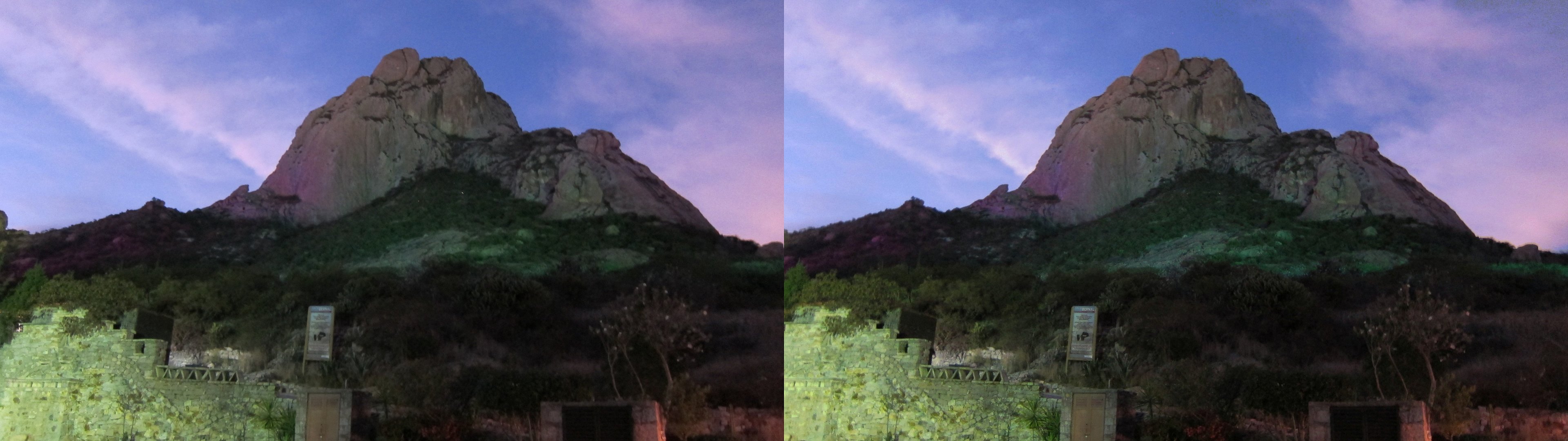La Peña de Bernal de nuit