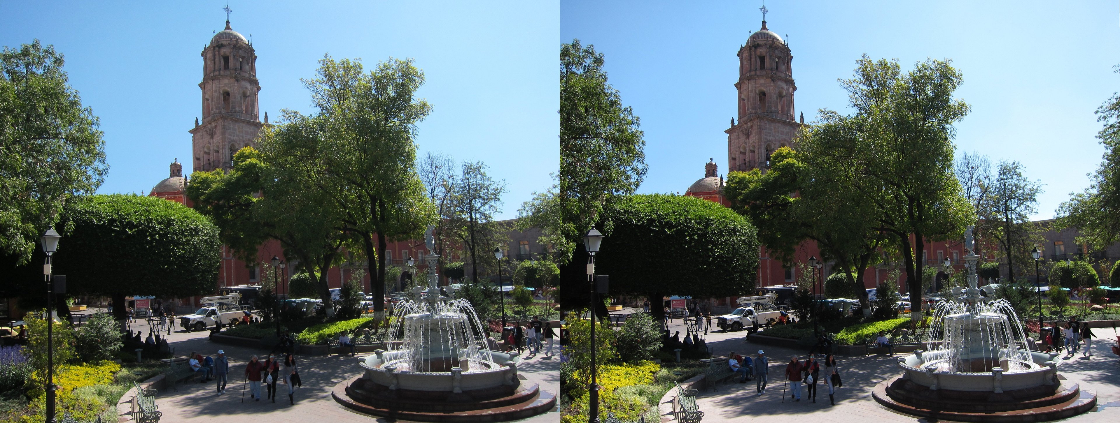 Jardin Zenea et l'église de San Francisco d'Asís