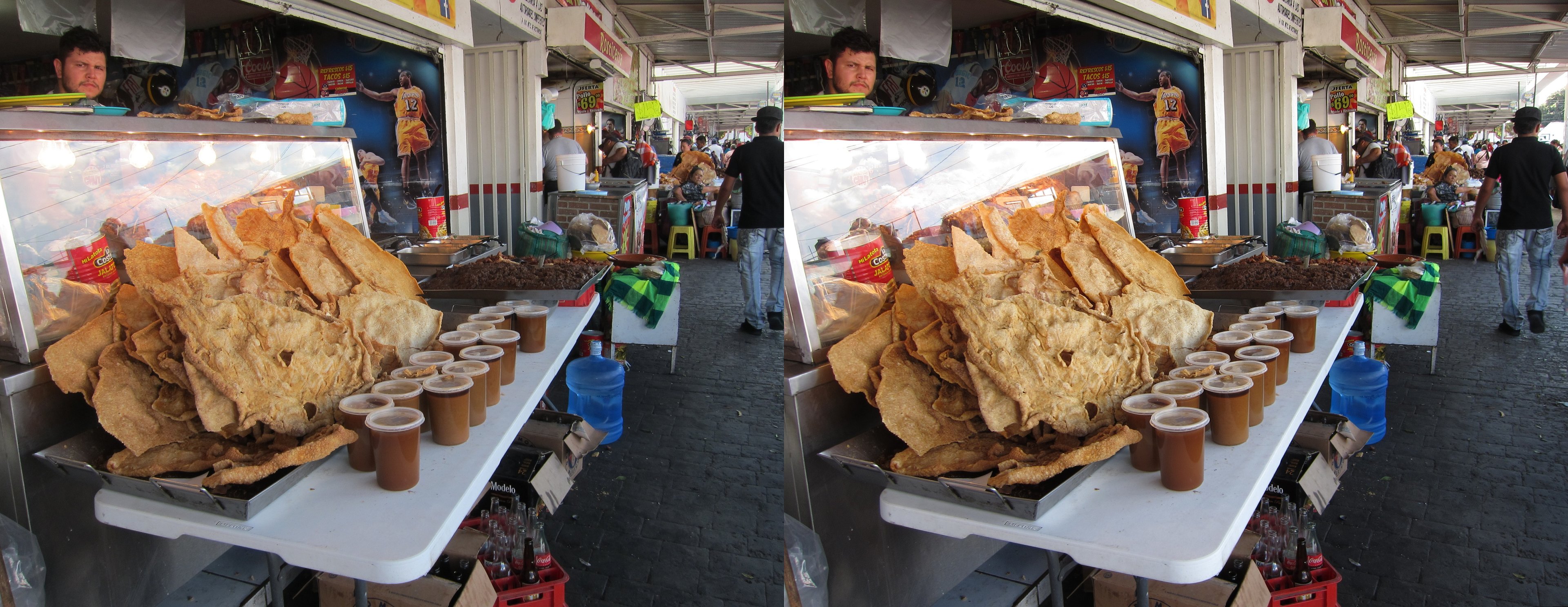 Mercado Escobedo, vendeur de Chicharrón (couenne de porc grillée)