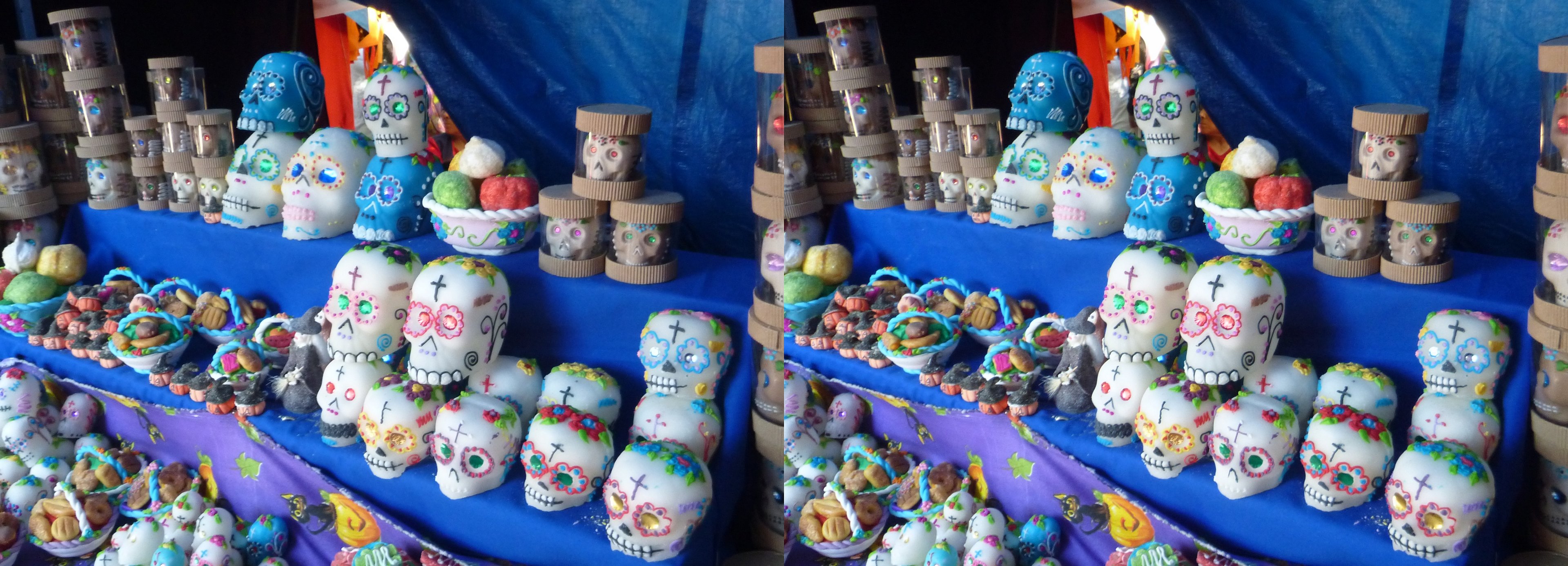 Stands d'articles de la fête des morts, place Jardín Guerrero