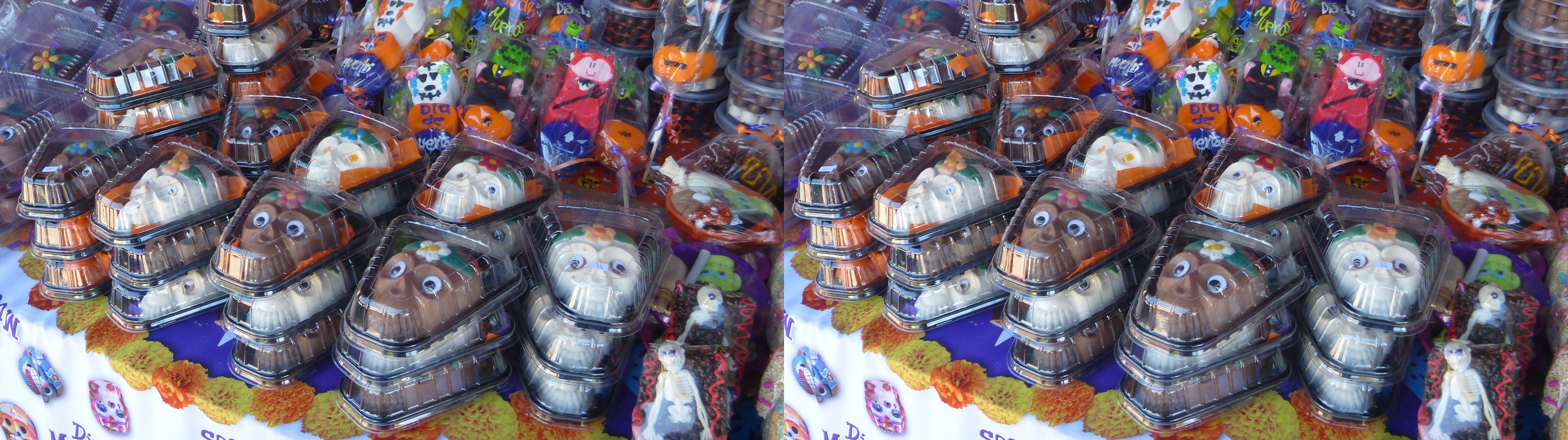 Stands d'articles de la fête des morts, place Jardín Guerrero