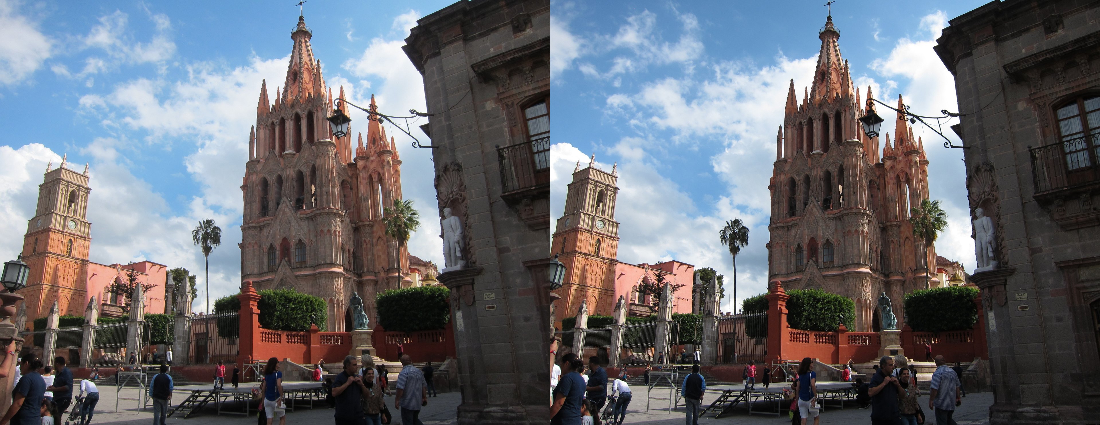 L'église Parroquia de San Miguel Arcángel depuis le coin du Jardín Allende