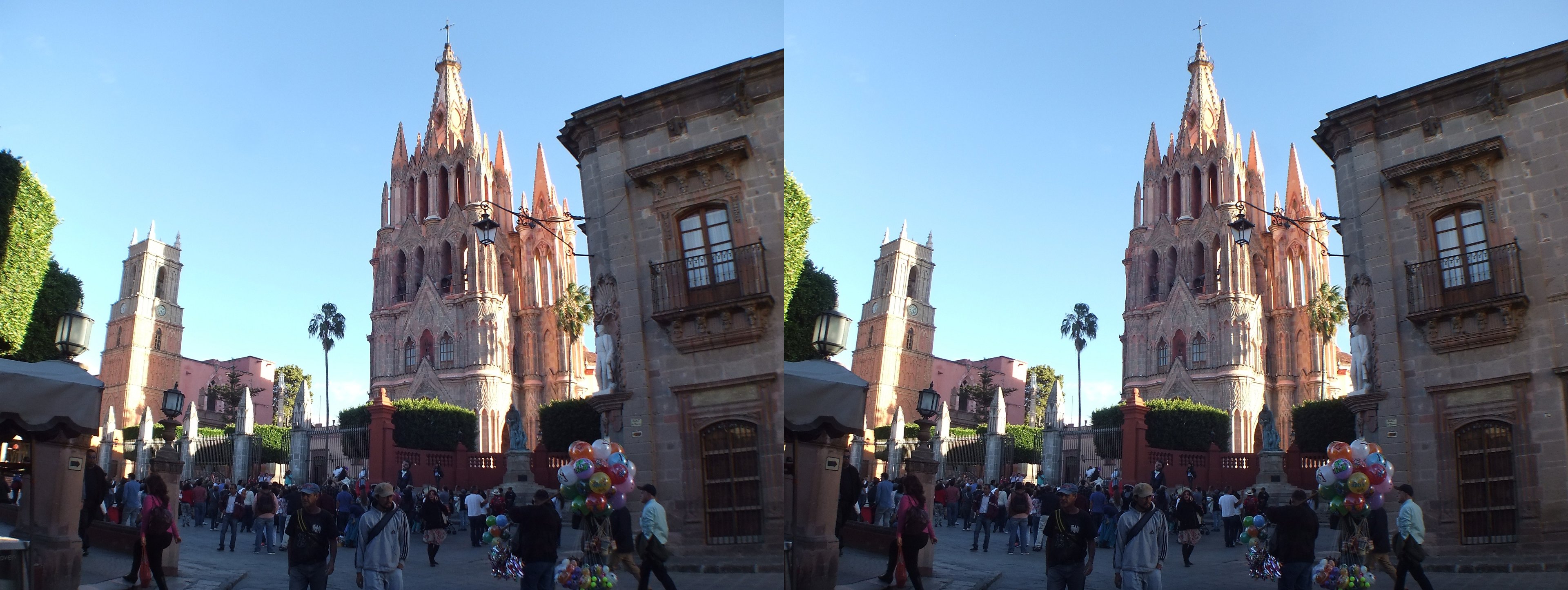 L'église Parroquia de San Miguel Arcángel depuis le coin du Jardín Allende