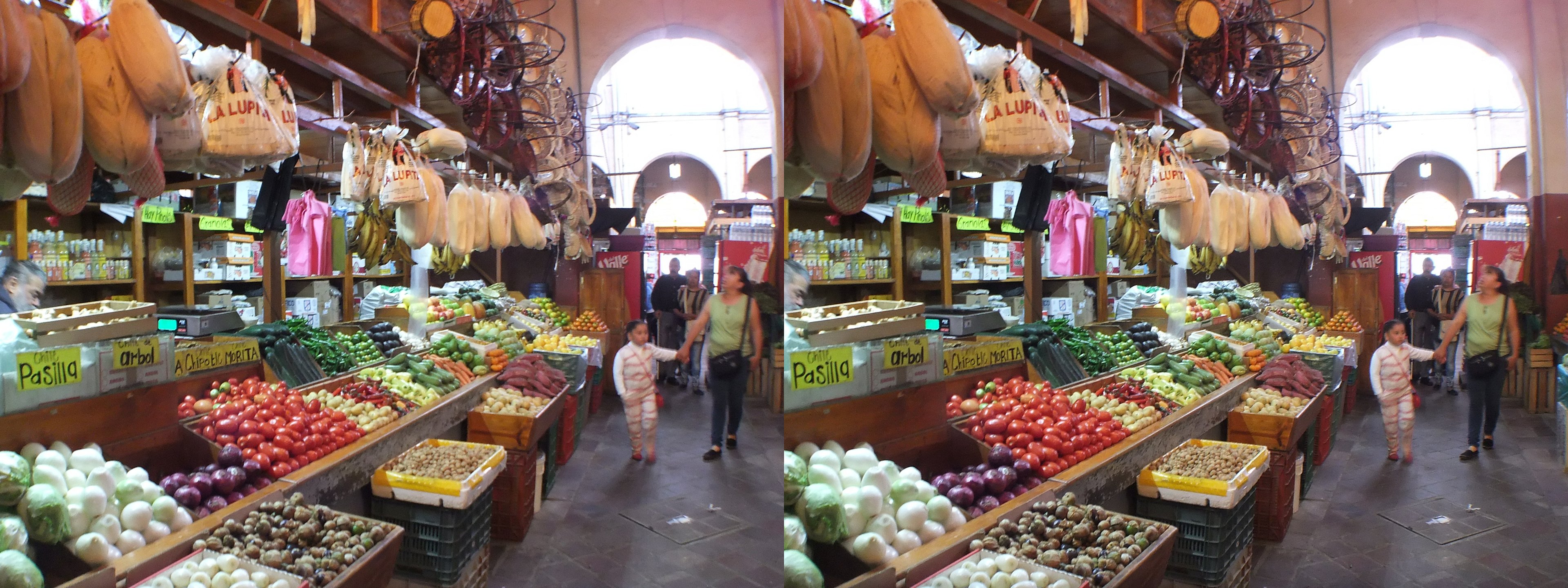 Étals de fruits et légumes au Mercado Hidalgo