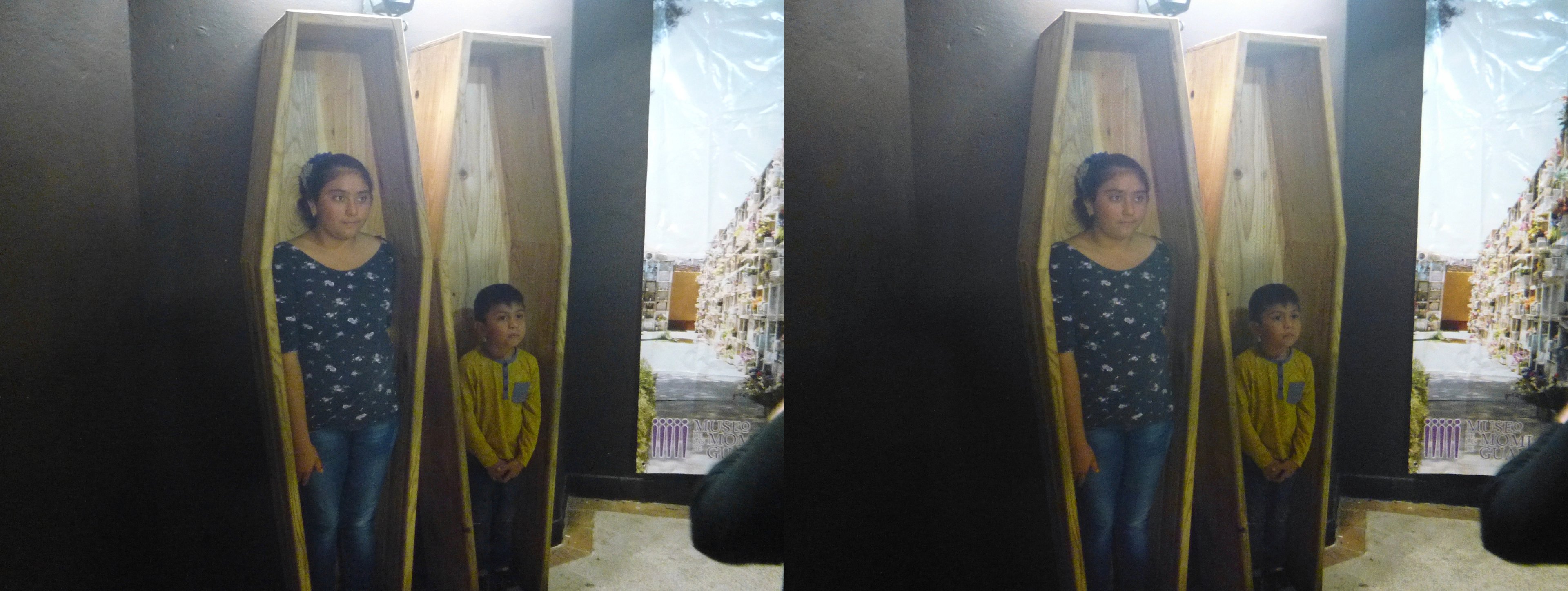 Museo de las Momias de Guanajuato, enfants prenant la pose dans des cercueils