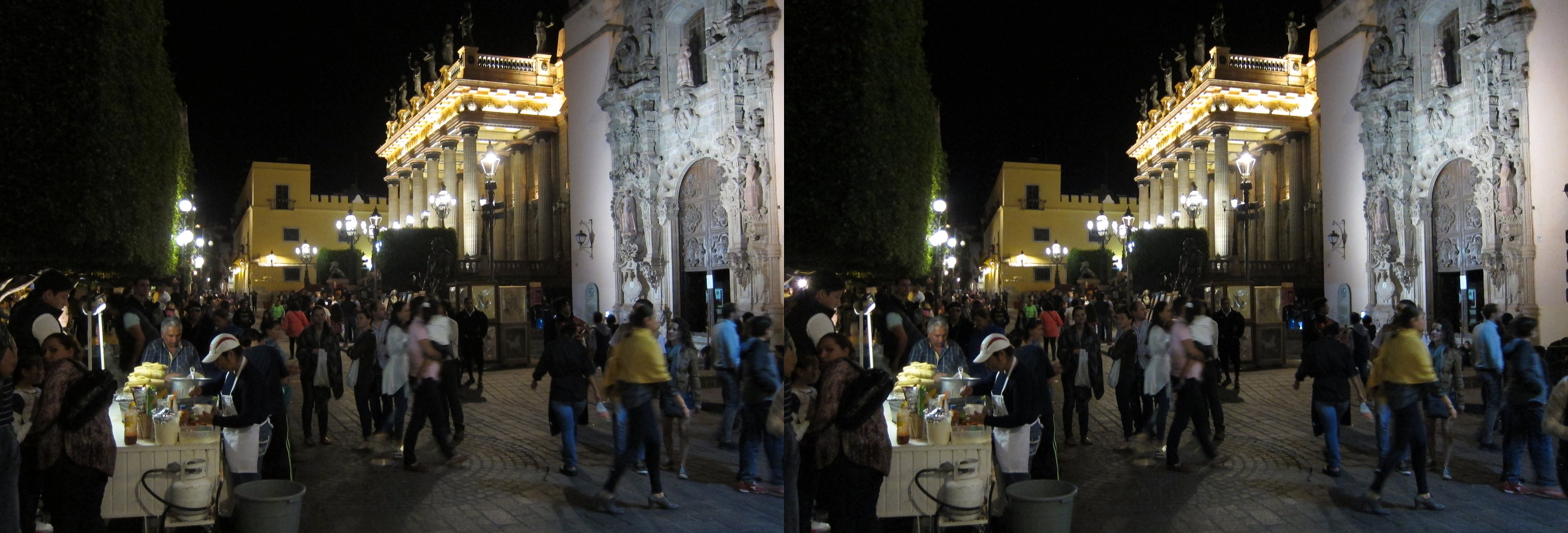 Temple de San Diego de Alcalá et Teatro Juárez de nuit