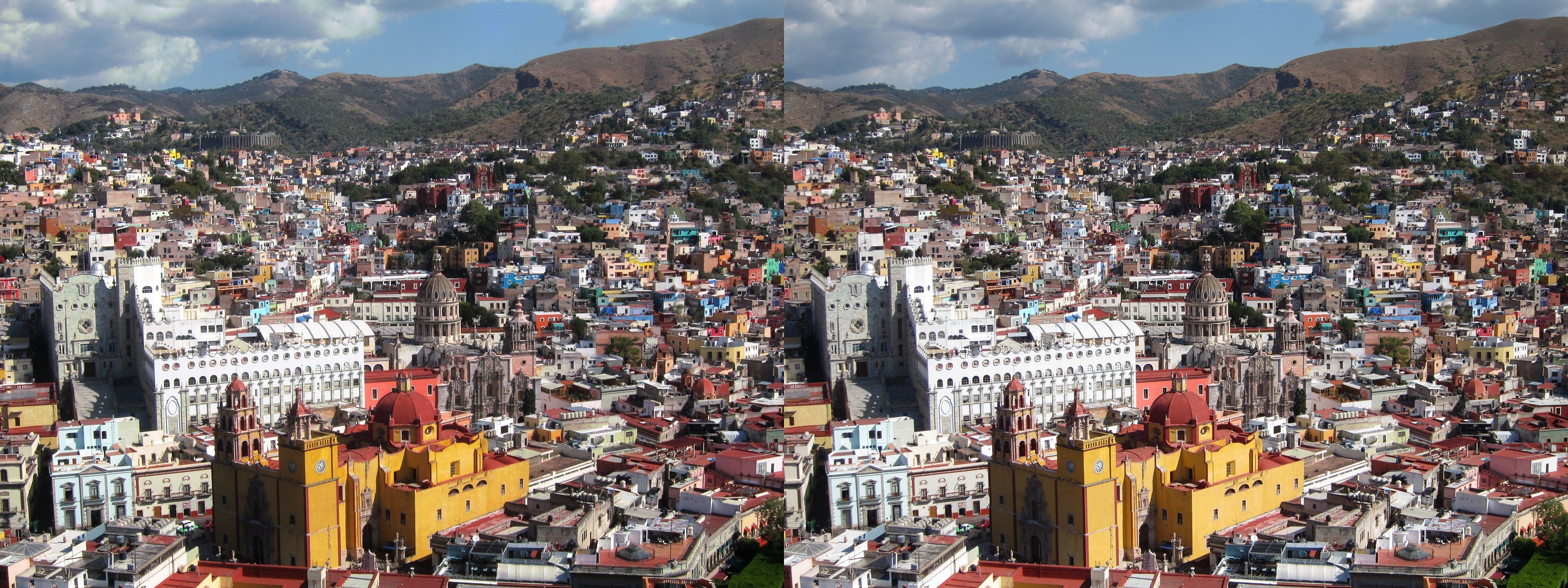 Vue sur la ville depuis le mirador de Pipila, la basilique Nuestra Señora de Guanajuato et l'université