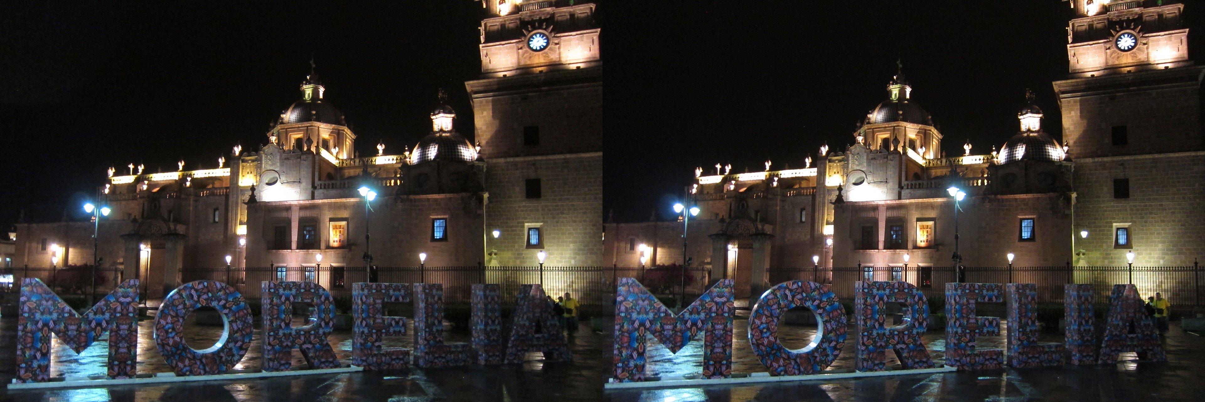 Les lettres geantes de la ville et la cathédrale