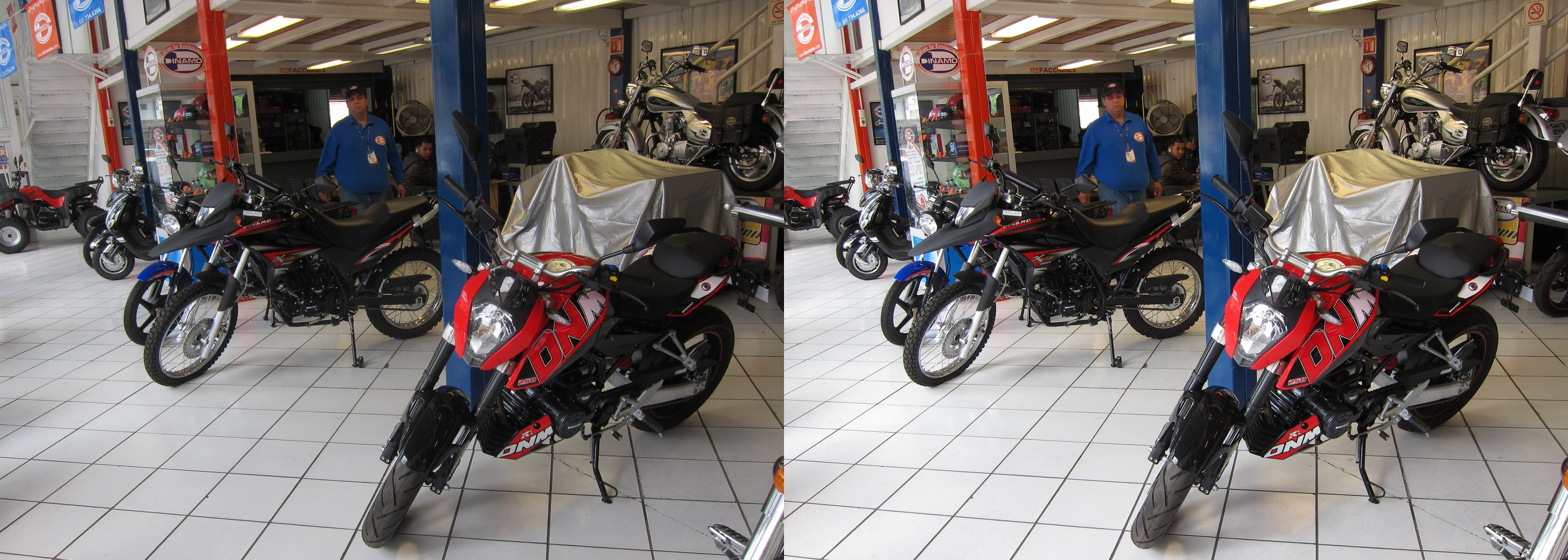 Vendeur de motos sur l'avenida Acueducto