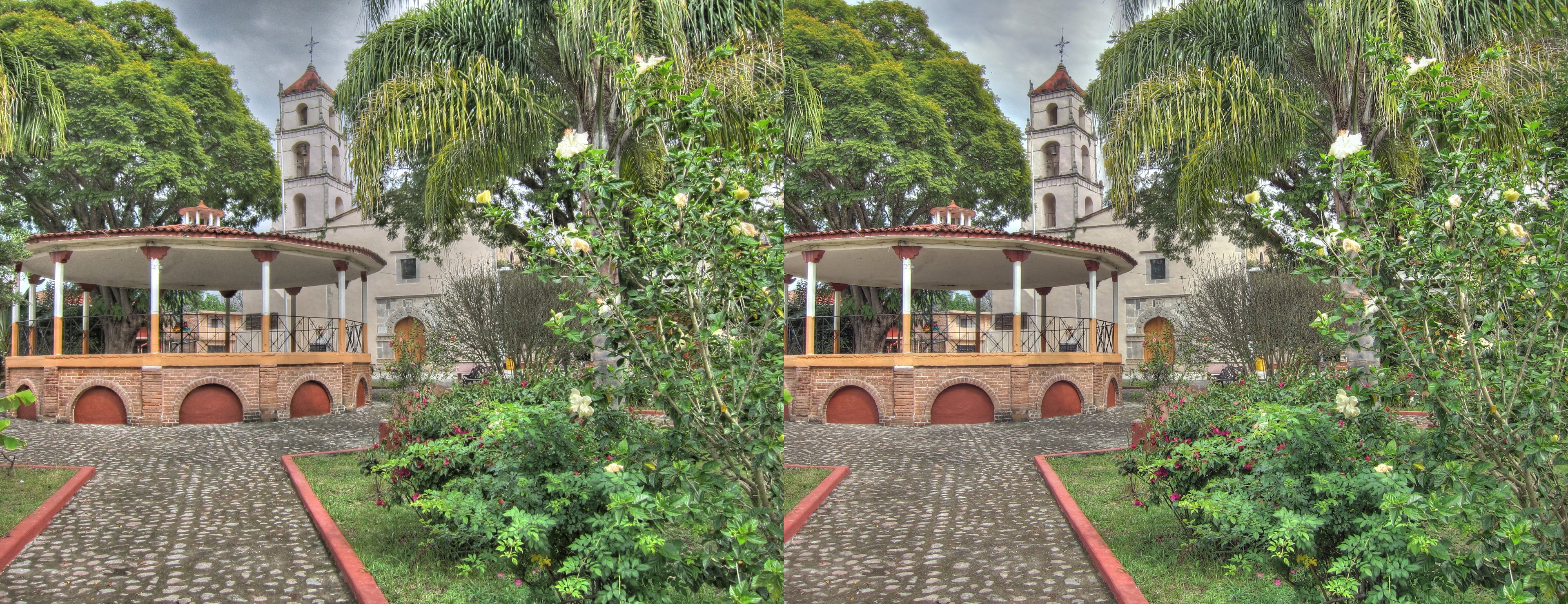 Kiosque San Pancho et l'église San Francisco de Asis (San Pablo)