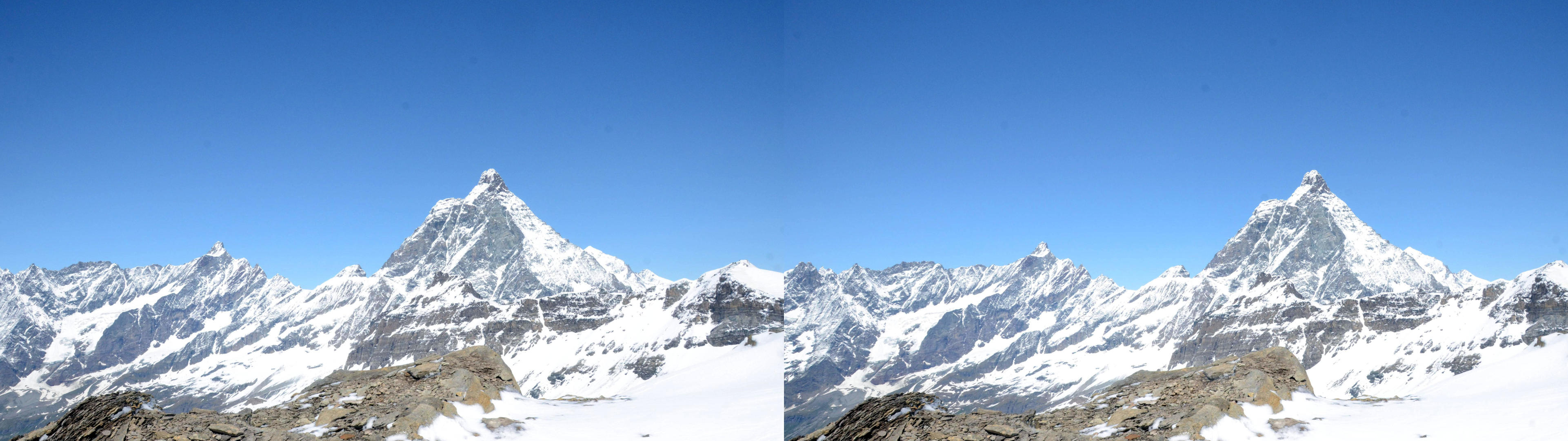 Le Cervin versant italien, sur la crête à gauche, la dent d'Hérens