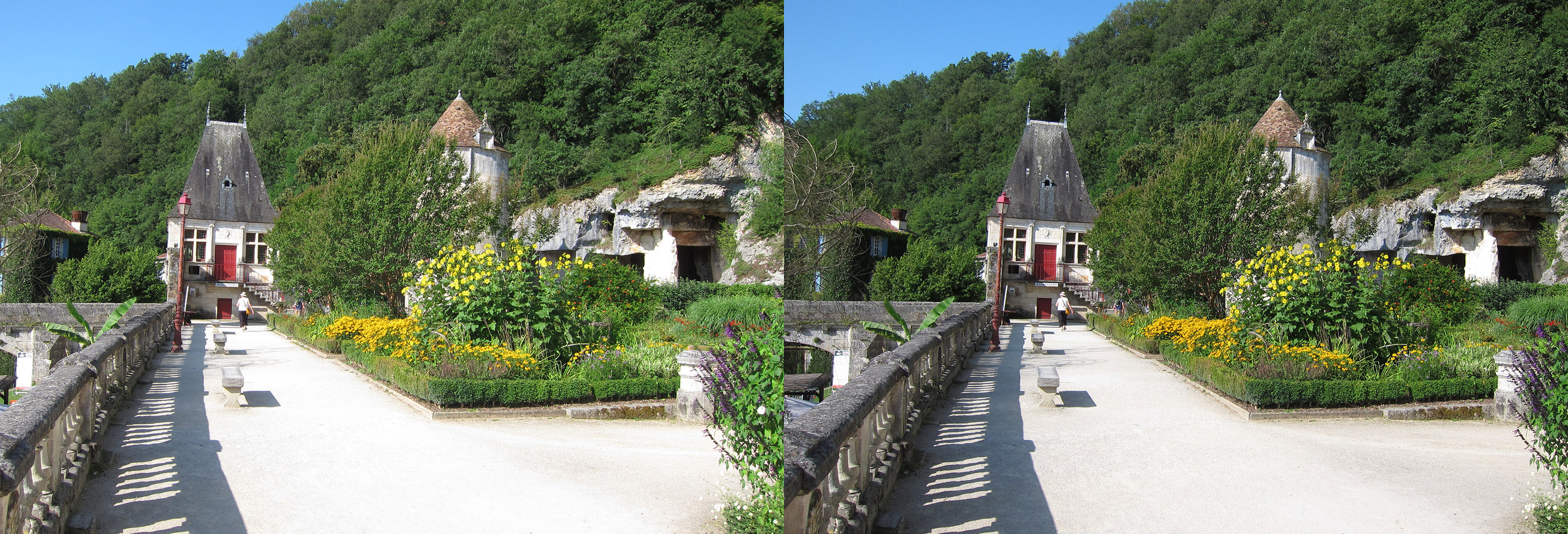 Pavillon Renaissance, tour ronde et salles troglodytes près de l'abbaye