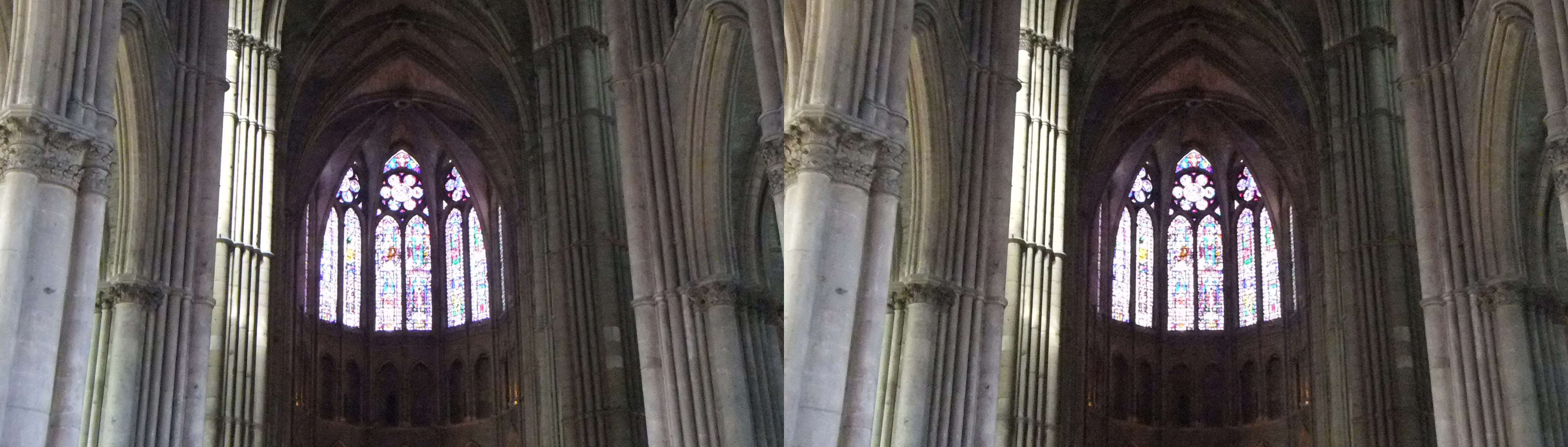 Cathedrale ND, vitraux supérieurs de la chapelle axiale