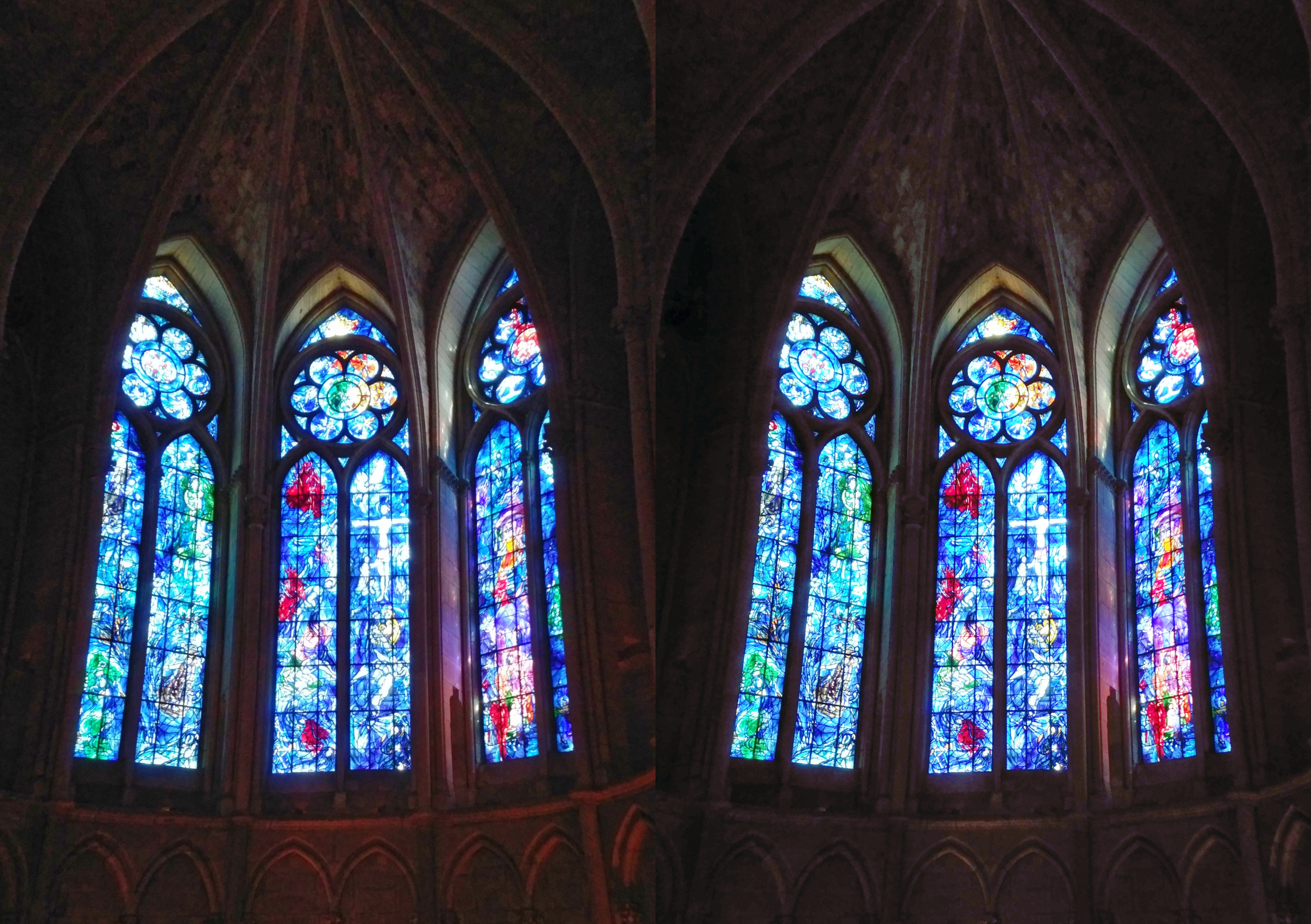Vitraux de la chapelle axiale conçus par M. Chagall