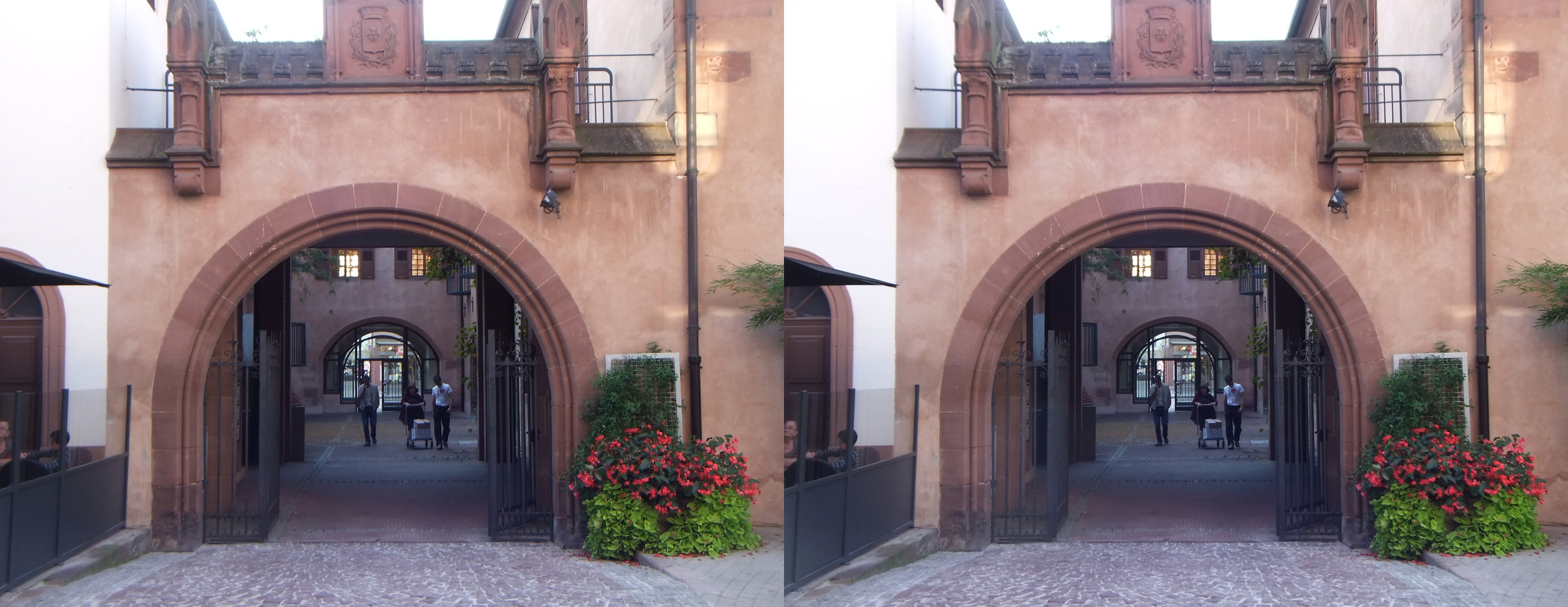 L'entrée dans la cours de l'ancienne Douane