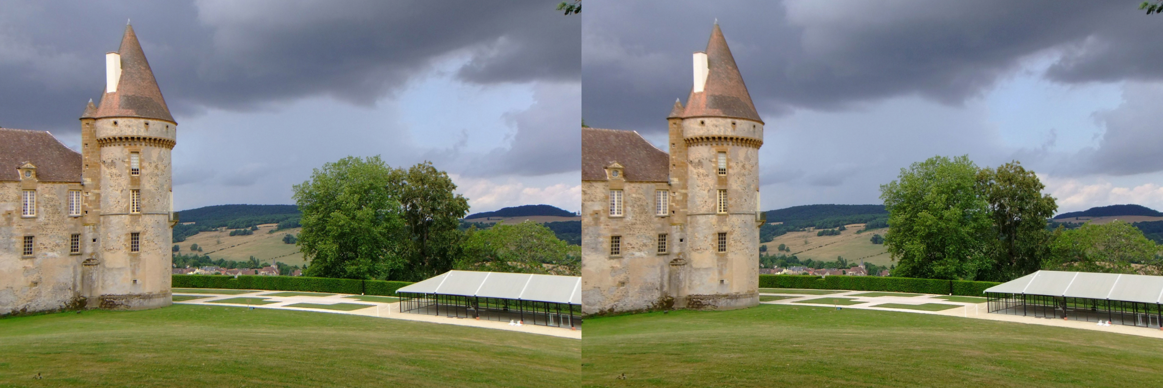la tour sur la vallee, le paysage alentour et un barnum