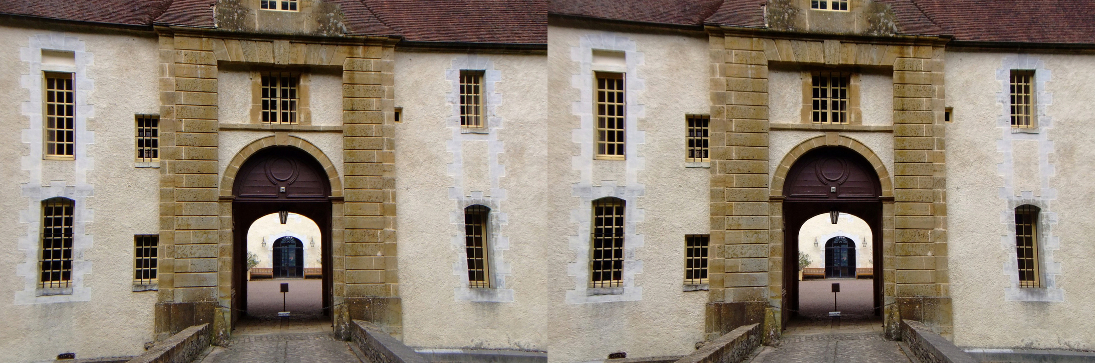 l'entree dans la cour du château