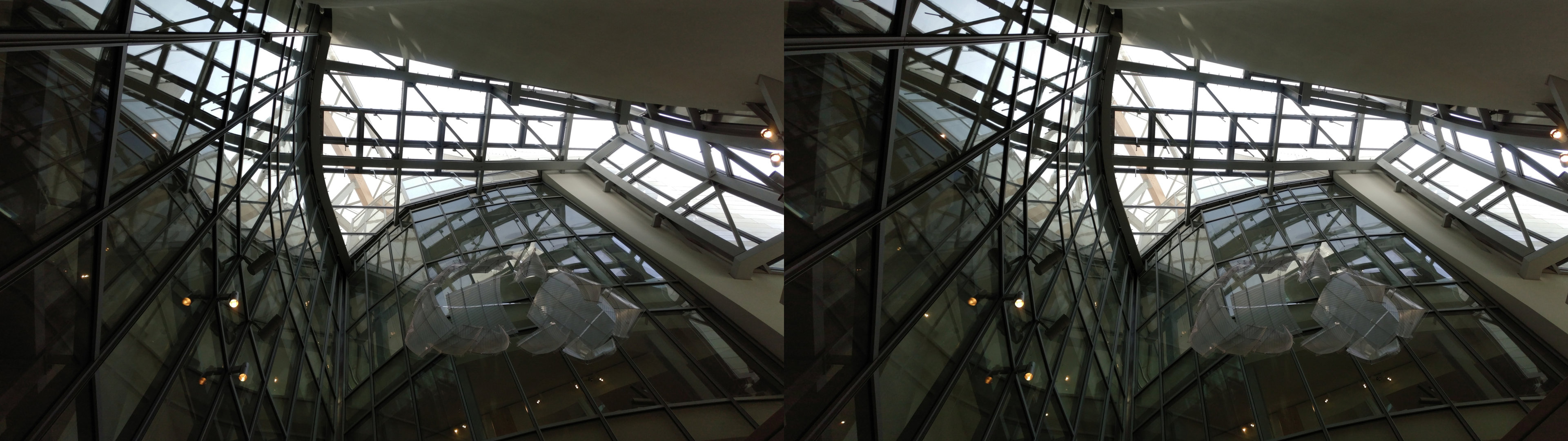Vue de la structure en verre et acier