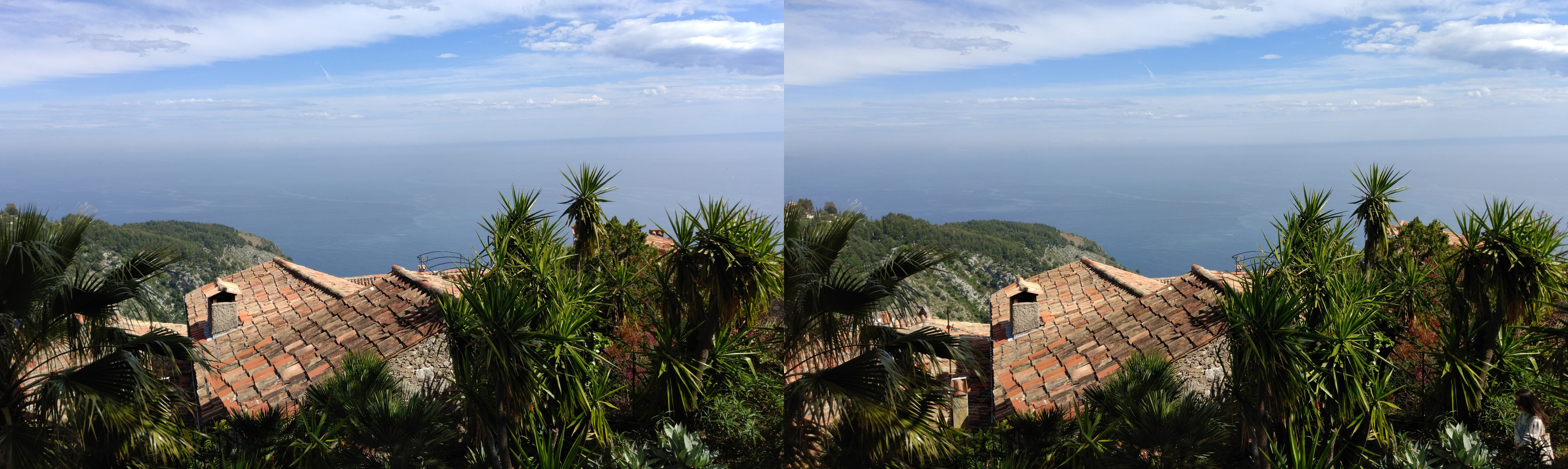 Vue pardessus les toits vers la mer