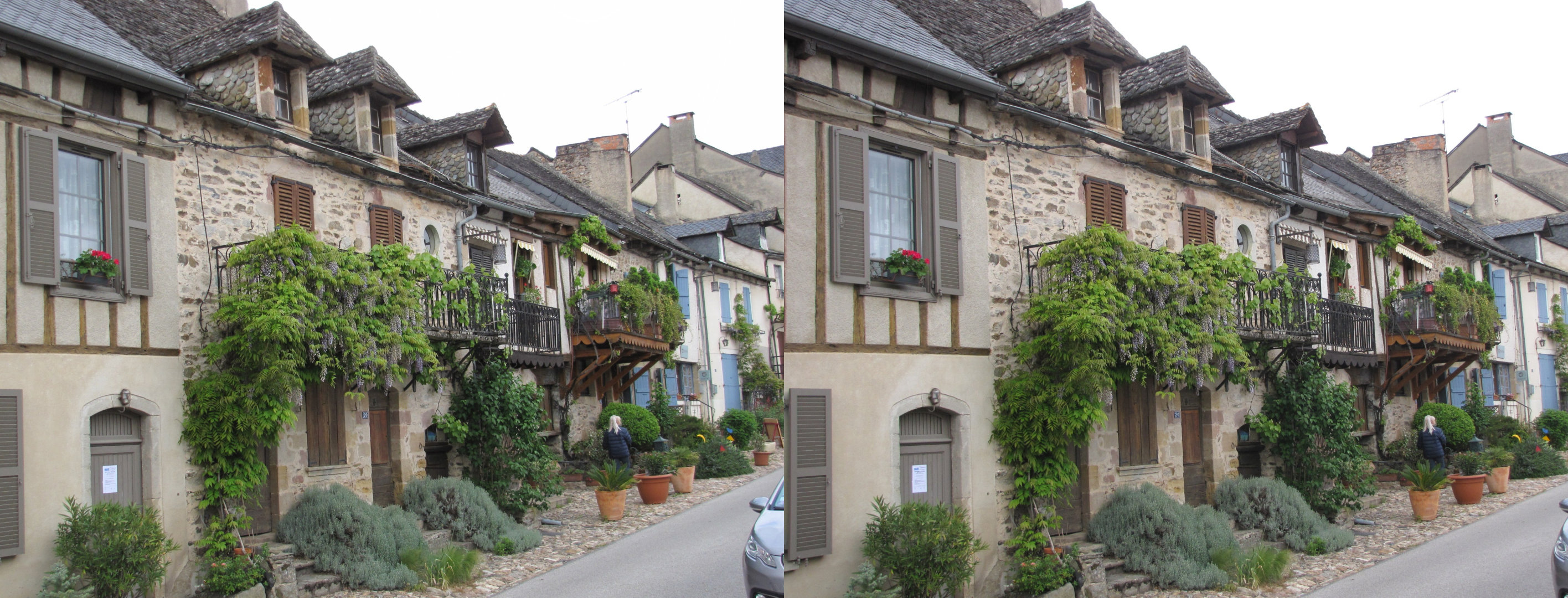 Autre côté des maisons de la place