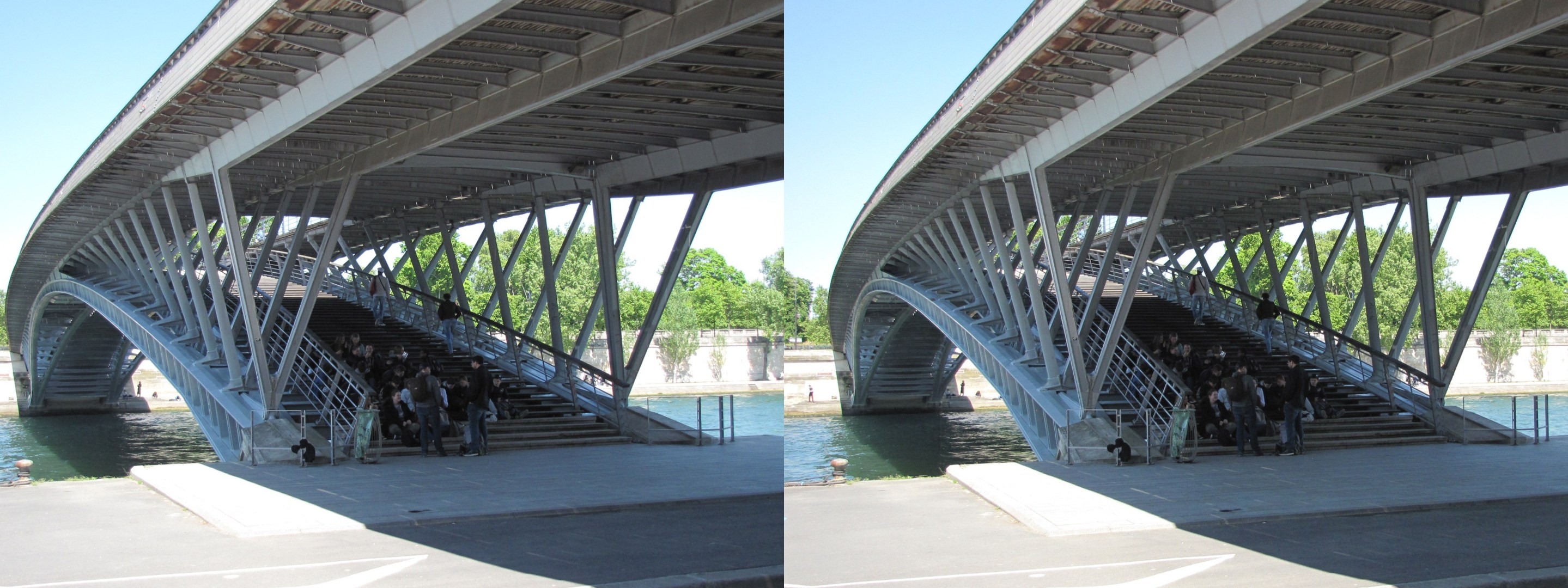 Passerelle Léopold-Sédar-Senghor, anciennement passerelle Solférino